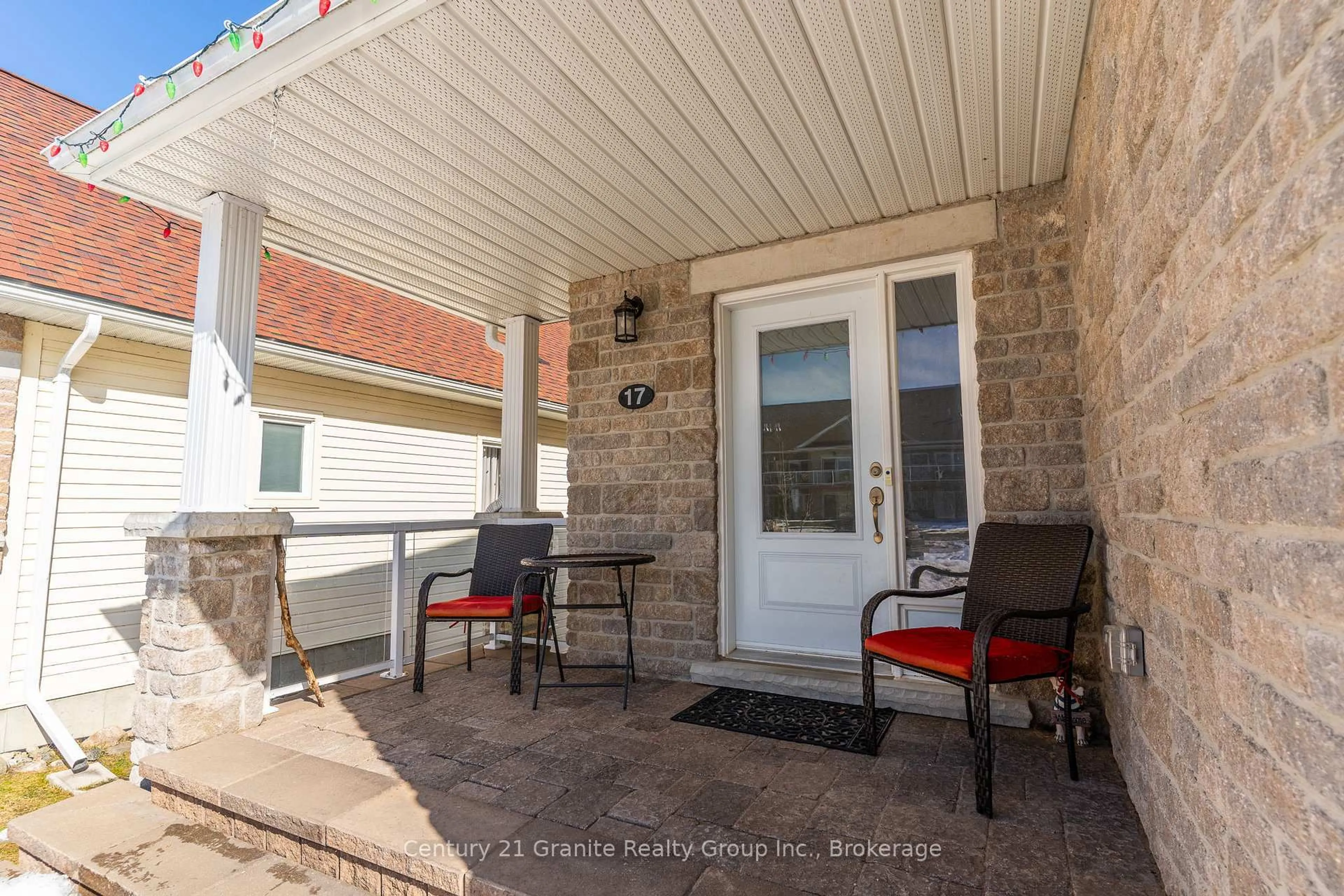 Patio, street for 17 Webb Circ, Dysart et al Ontario K0M 1S0