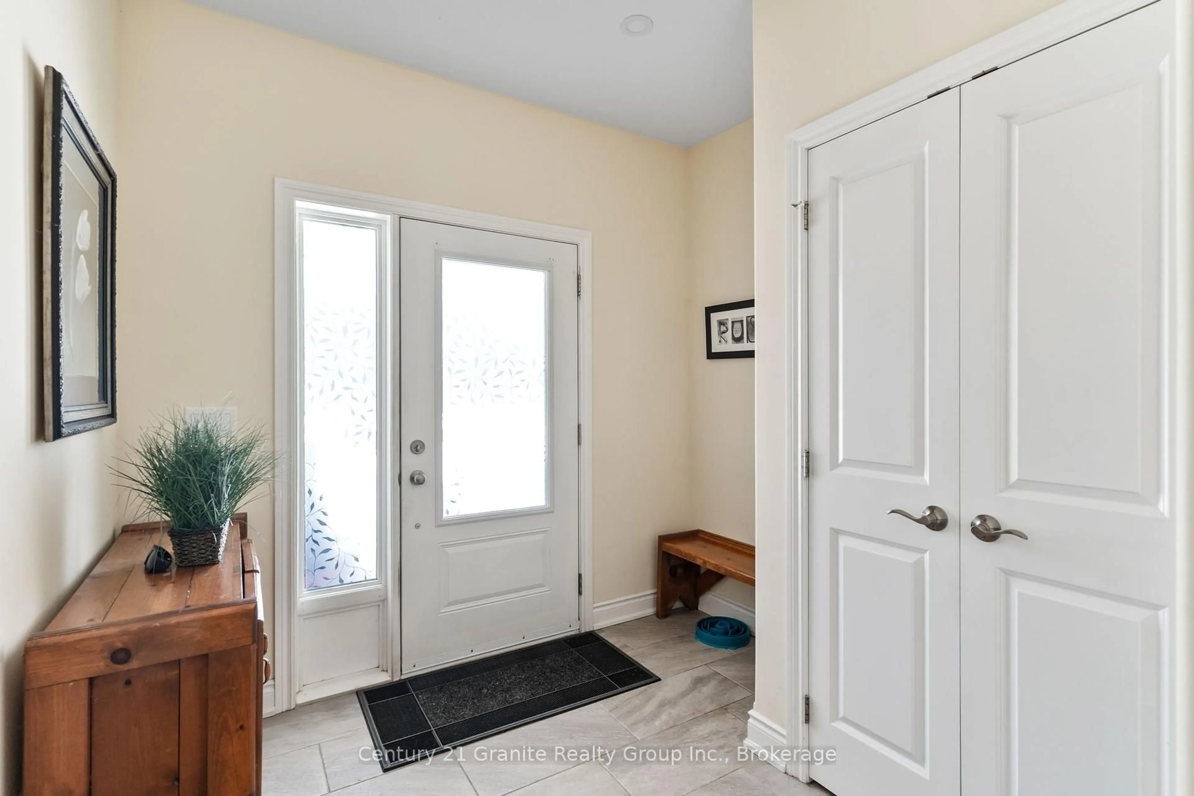 Indoor entryway for 17 Webb Circ, Dysart et al Ontario K0M 1S0