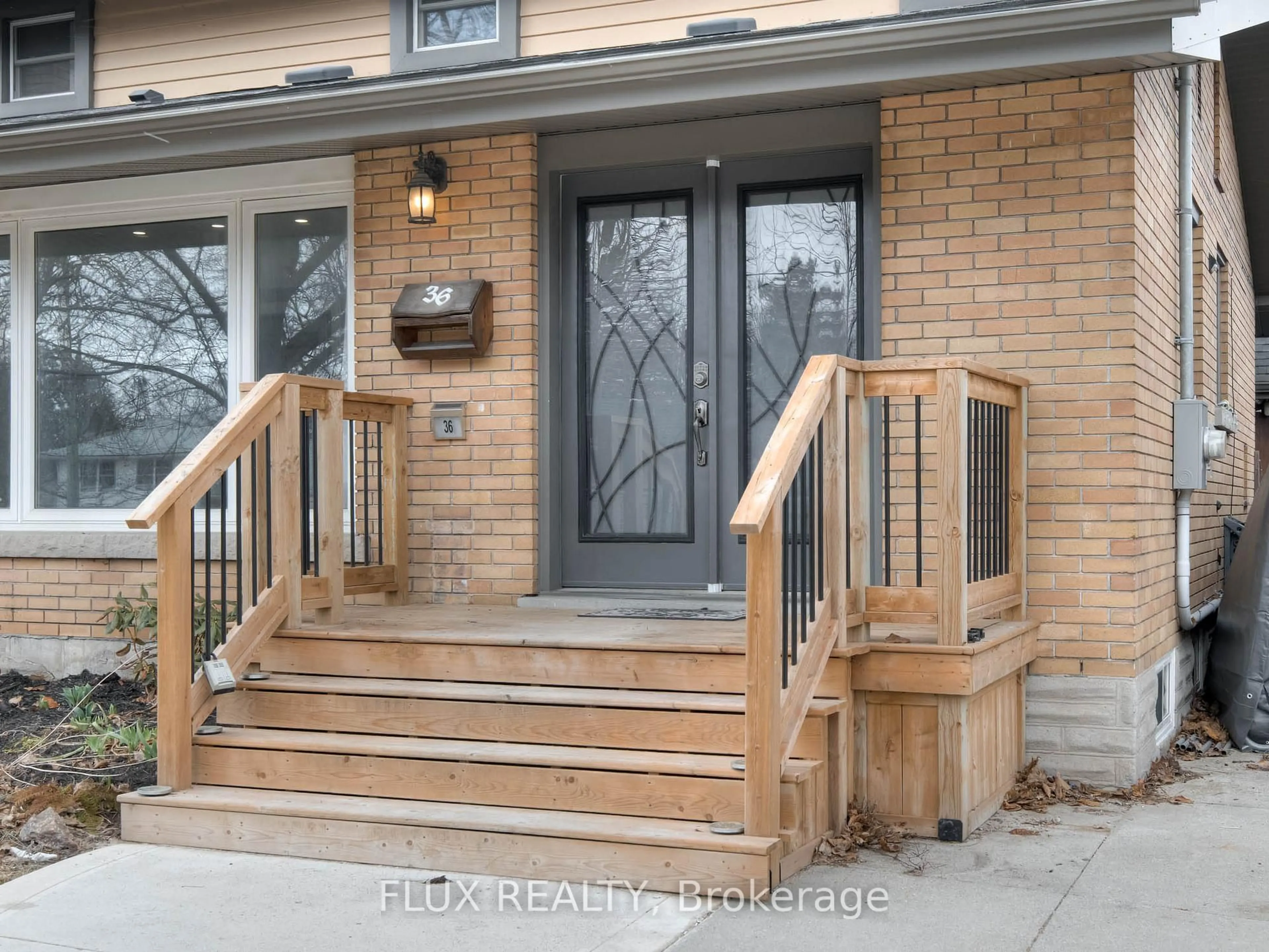 Indoor entryway for 36 Perkell Pl, Kitchener Ontario N2B 1J4