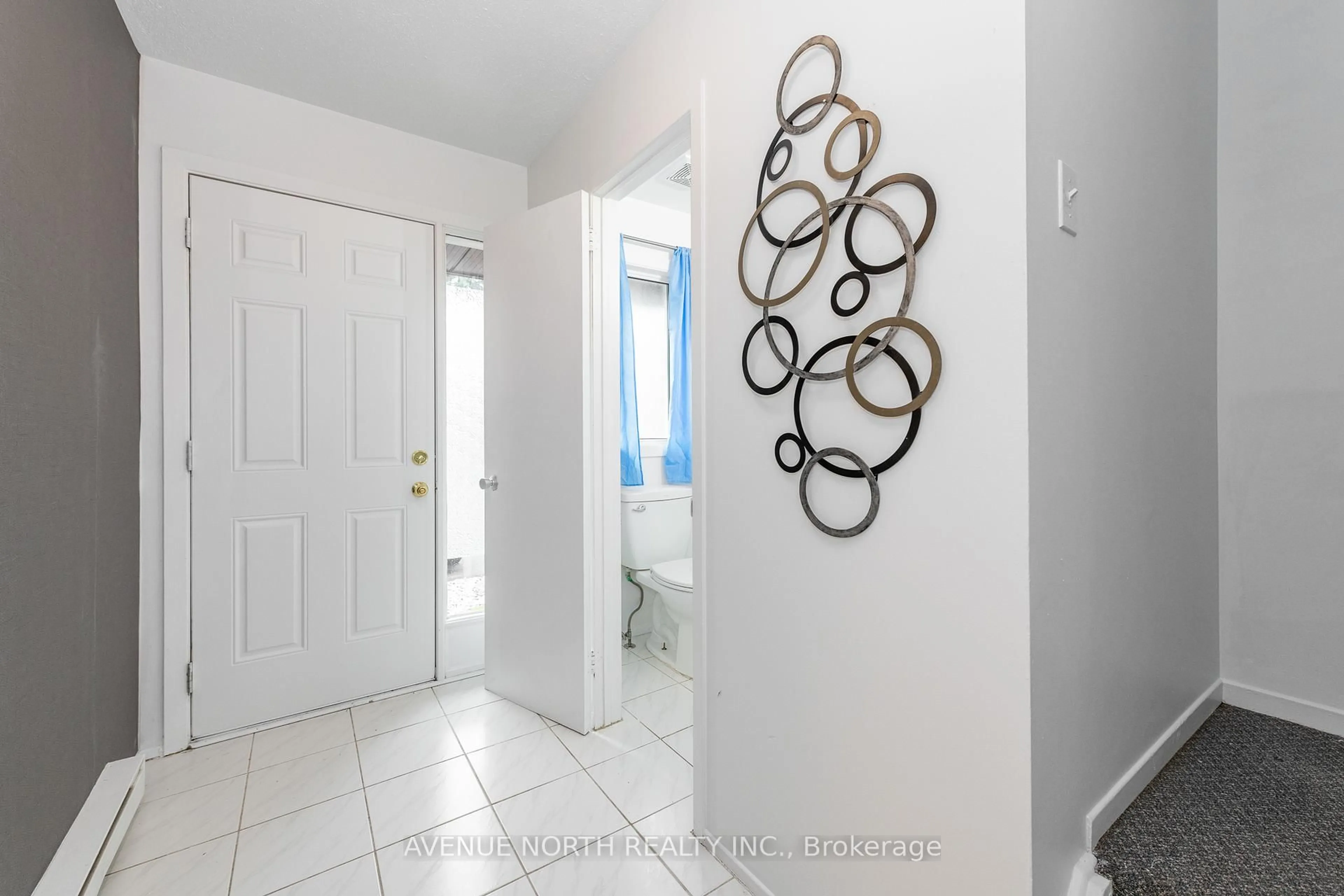 Indoor entryway for 3111 Olympic Way, Ottawa Ontario K1T 1Y7