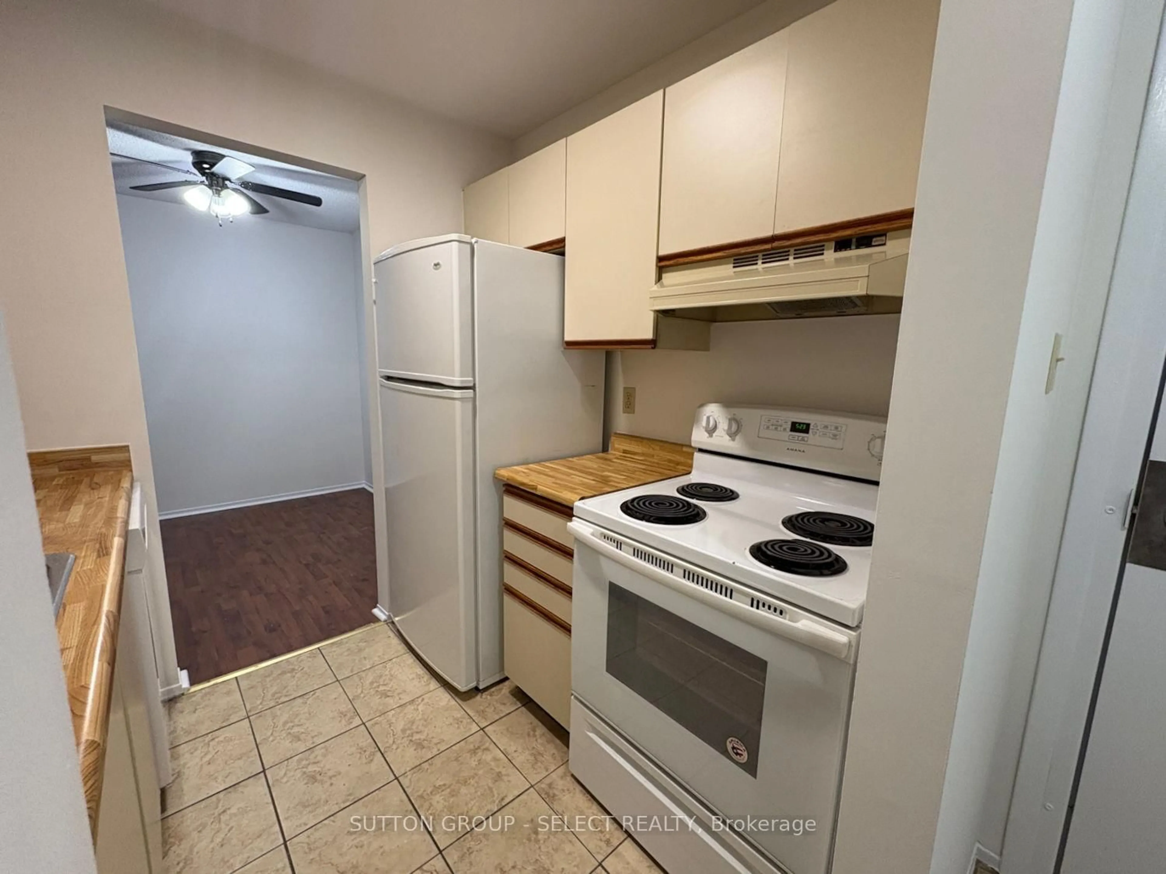 Standard kitchen, unknown for 2228 TRAFALGAR St #103, London East Ontario N5V 4J8