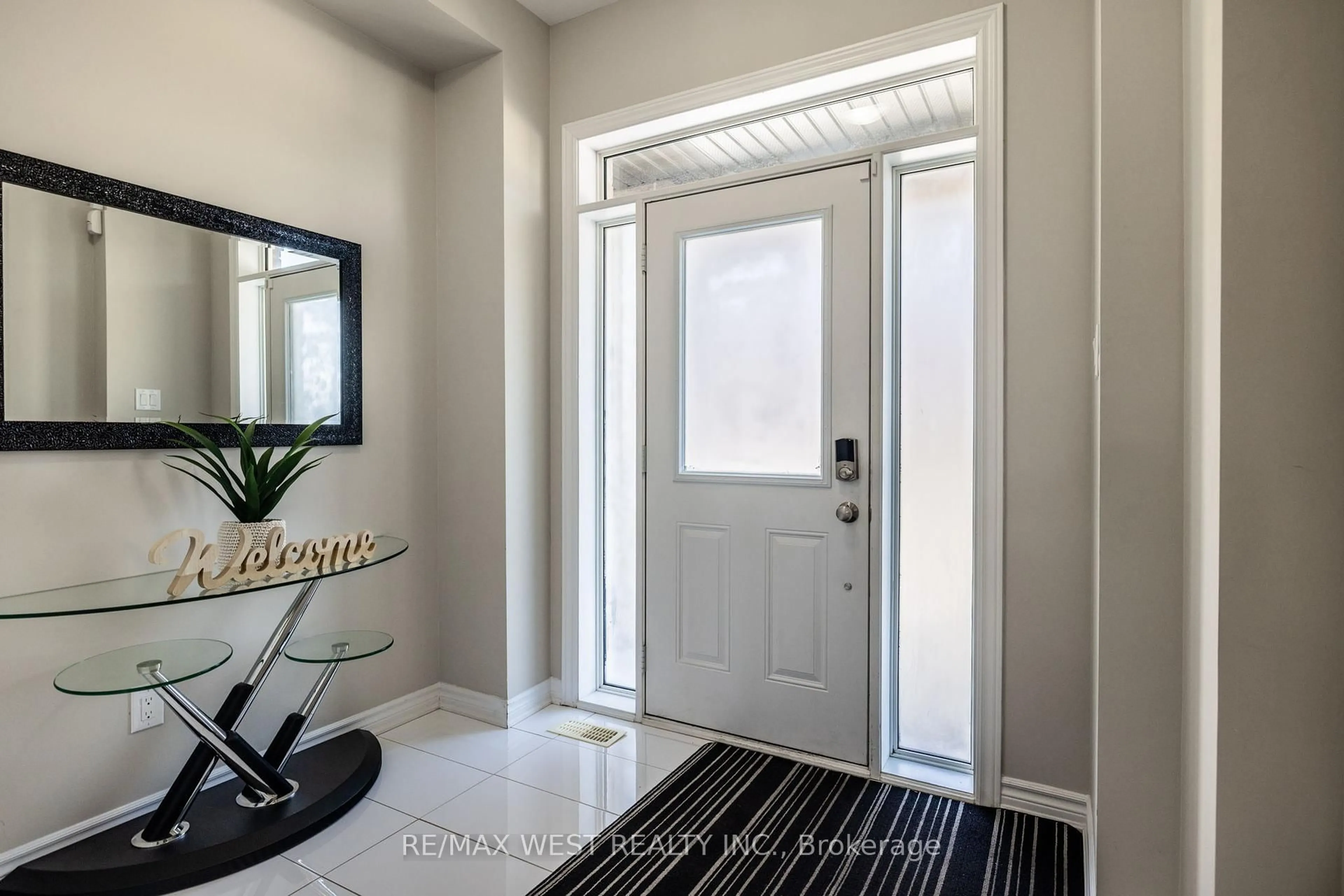 Indoor entryway for 633 Via Mattino Way, Ottawa Ontario K2J 6B9