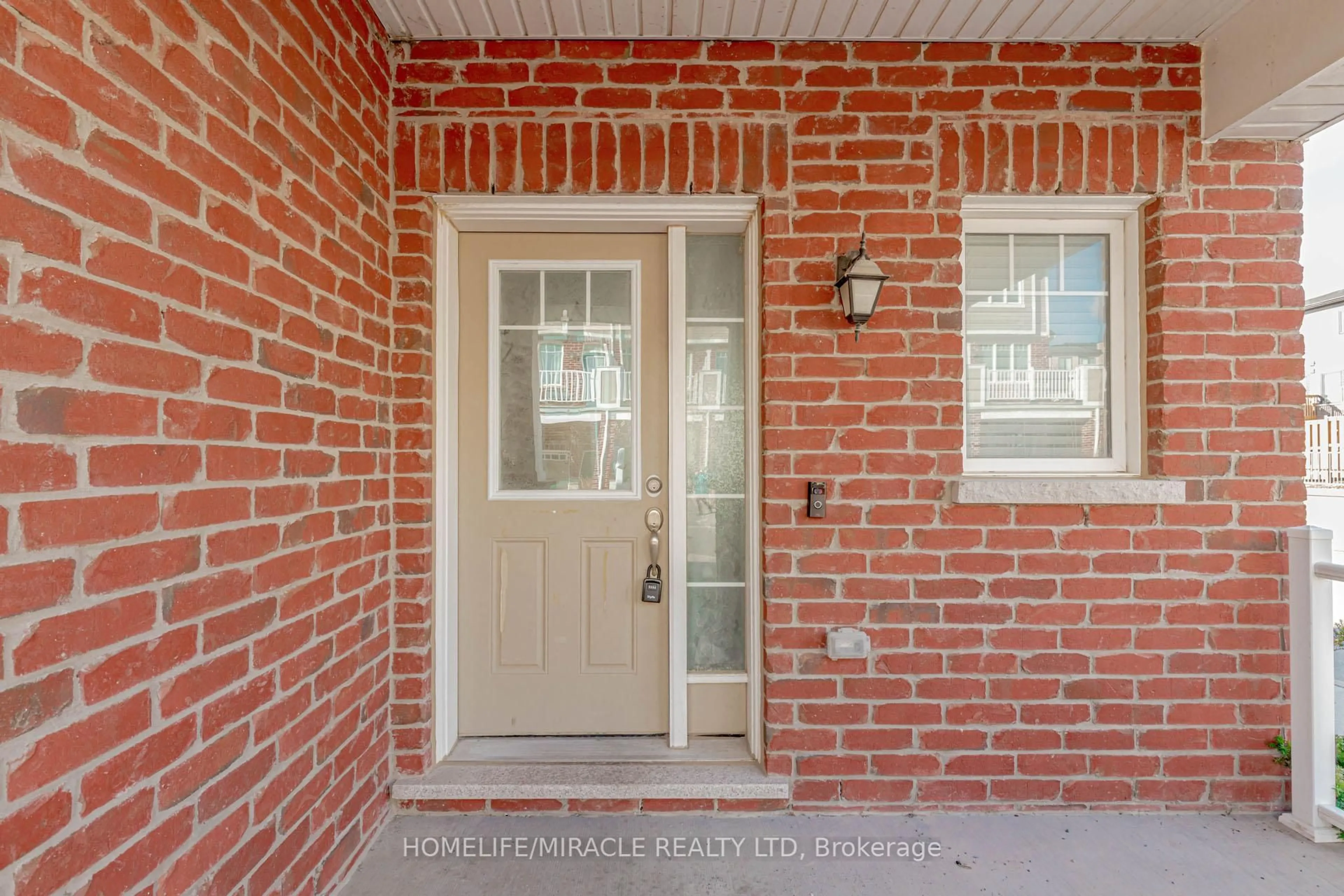 Indoor entryway for 19 Ridge Rd #29, Cambridge Ontario N3E 0C7