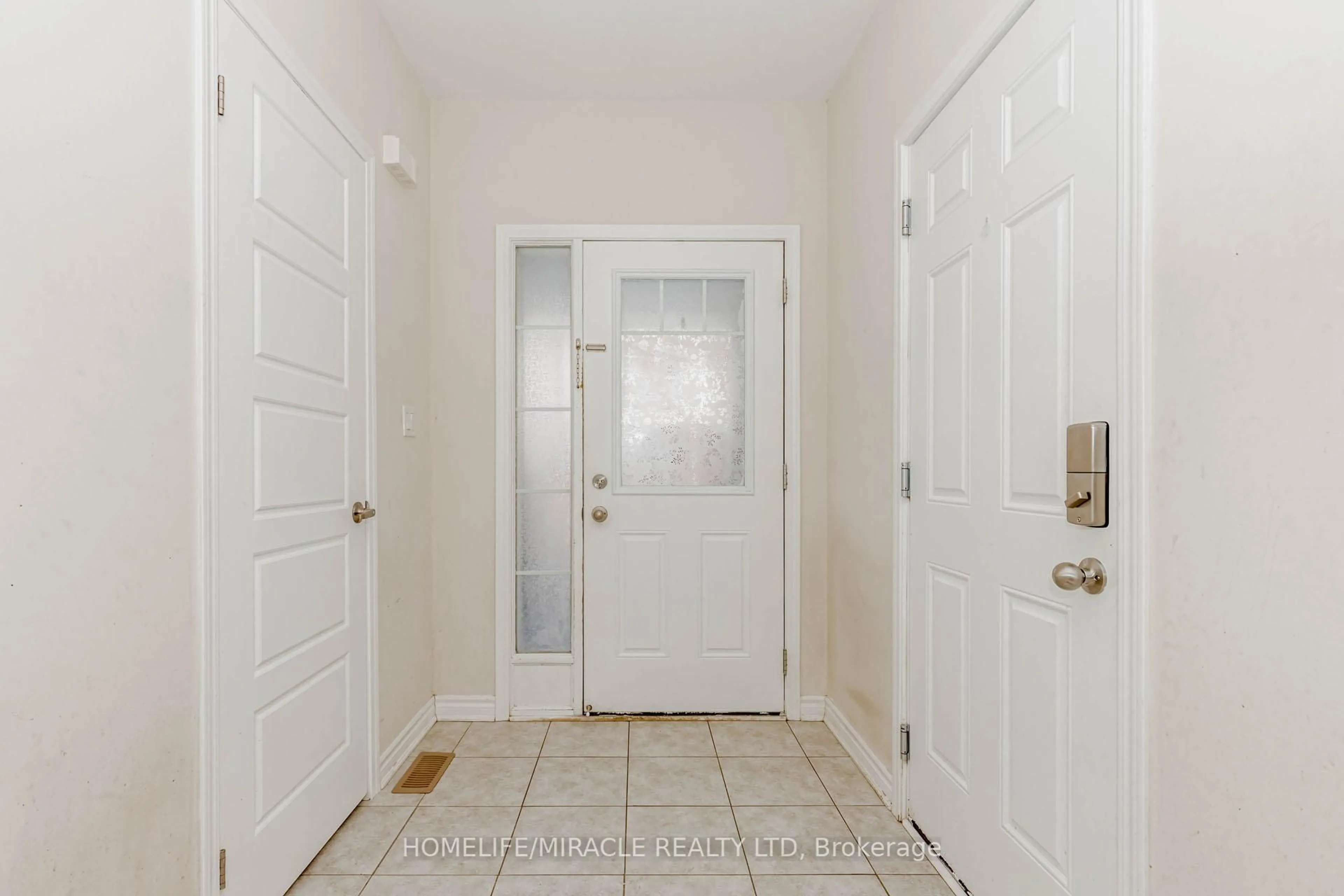 Indoor entryway for 19 Ridge Rd #29, Cambridge Ontario N3E 0C7