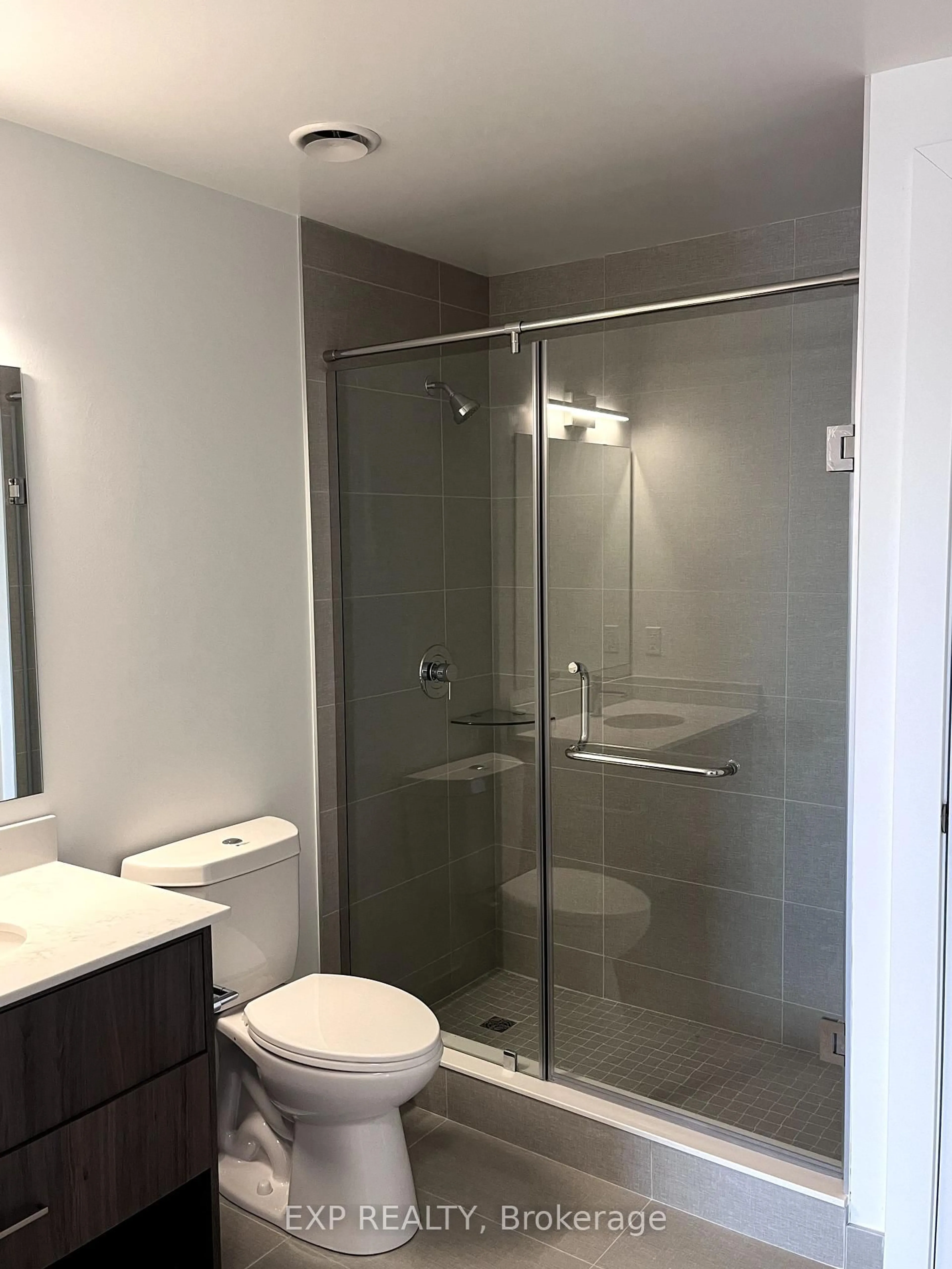 Standard bathroom, unknown for 15 Glebe St #1604, Cambridge Ontario N1S 0C3