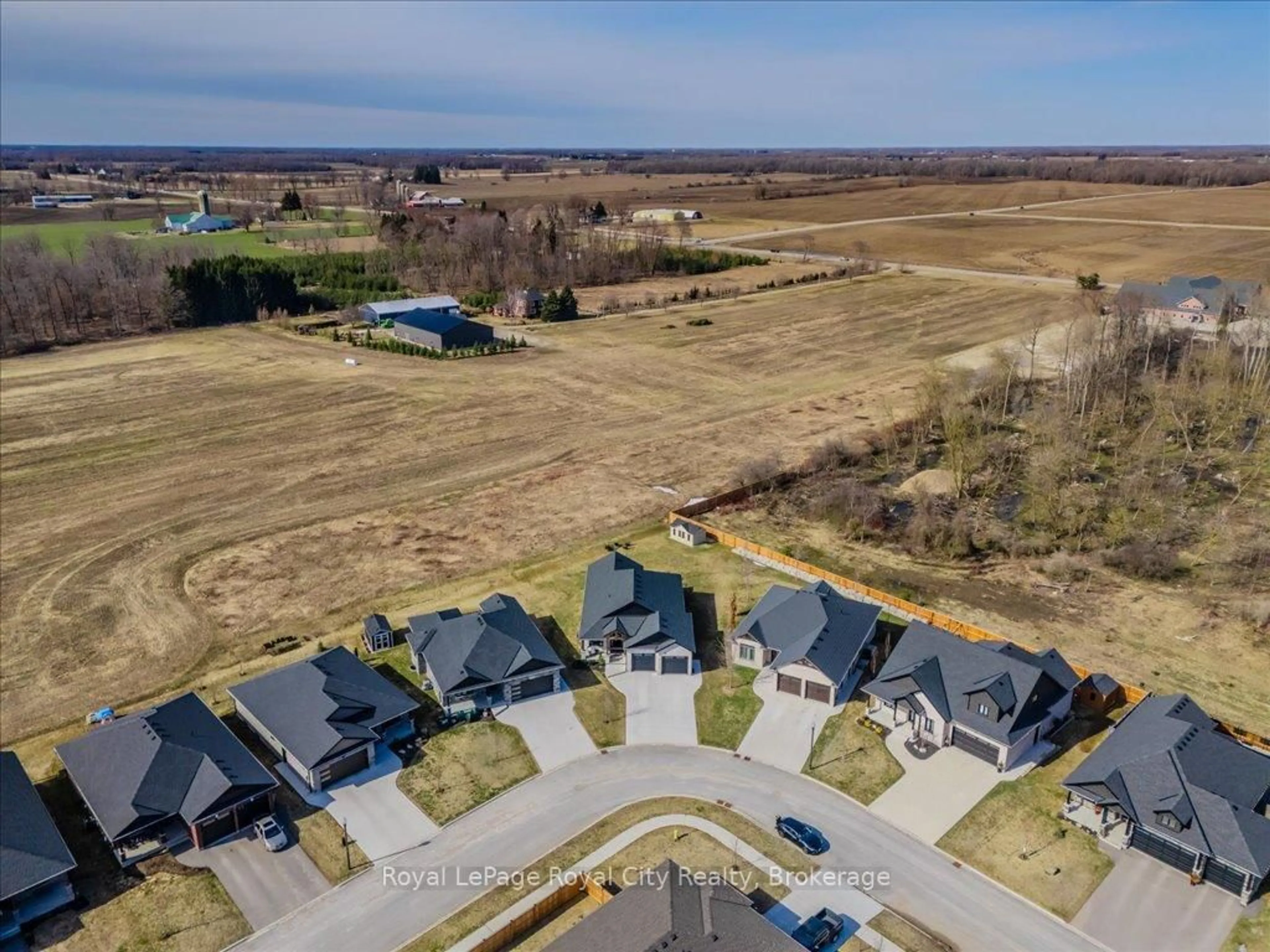 A pic from outside/outdoor area/front of a property/back of a property/a pic from drone, street for 29 Winchester Cres, North Perth Ontario N4W 0J8