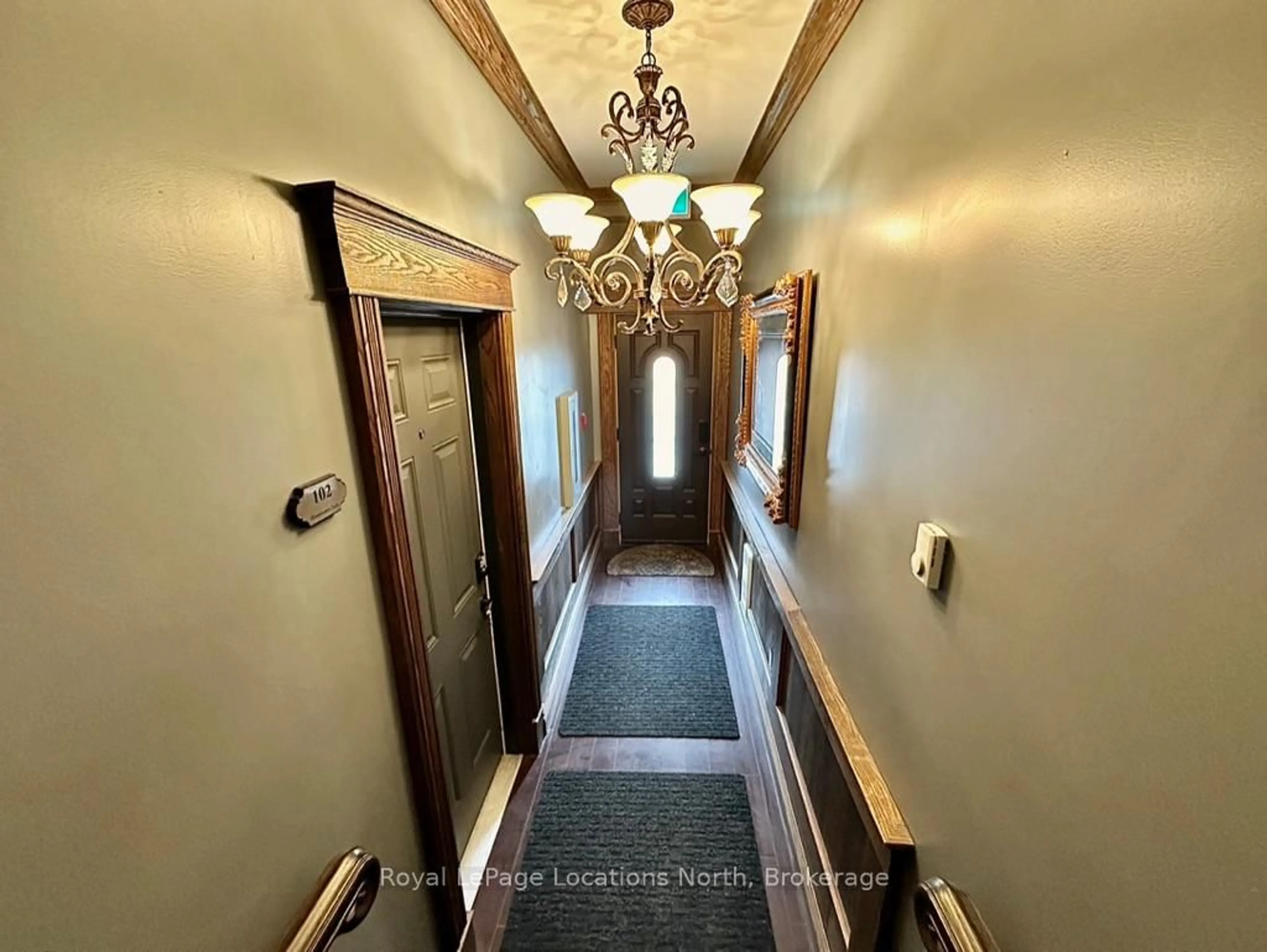 Indoor foyer for 110 Sykes St #204, Meaford Ontario N4L 1S6