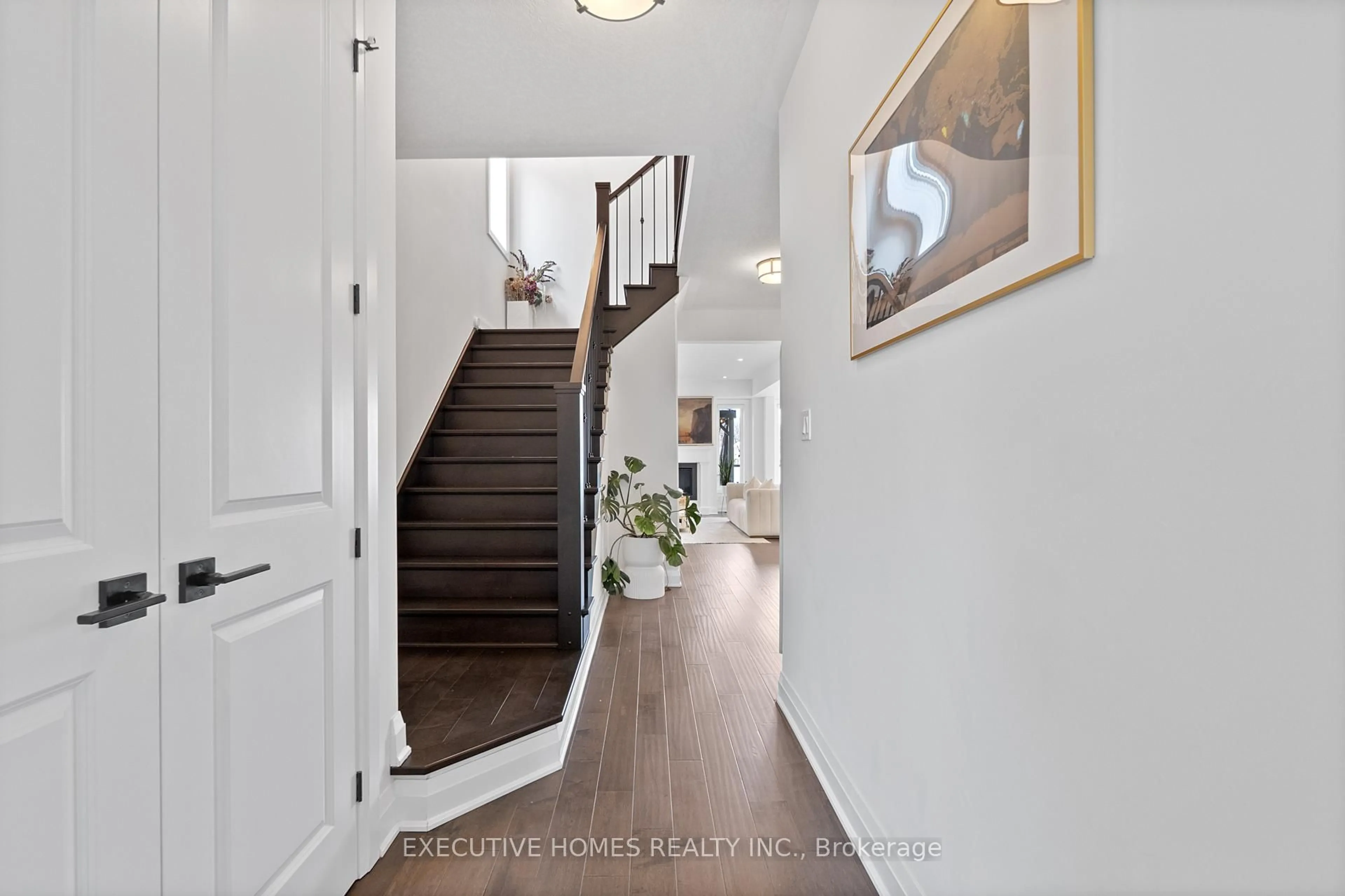 Indoor entryway for 326 Chokecherry Cres, Waterloo Ontario N2V 0H1