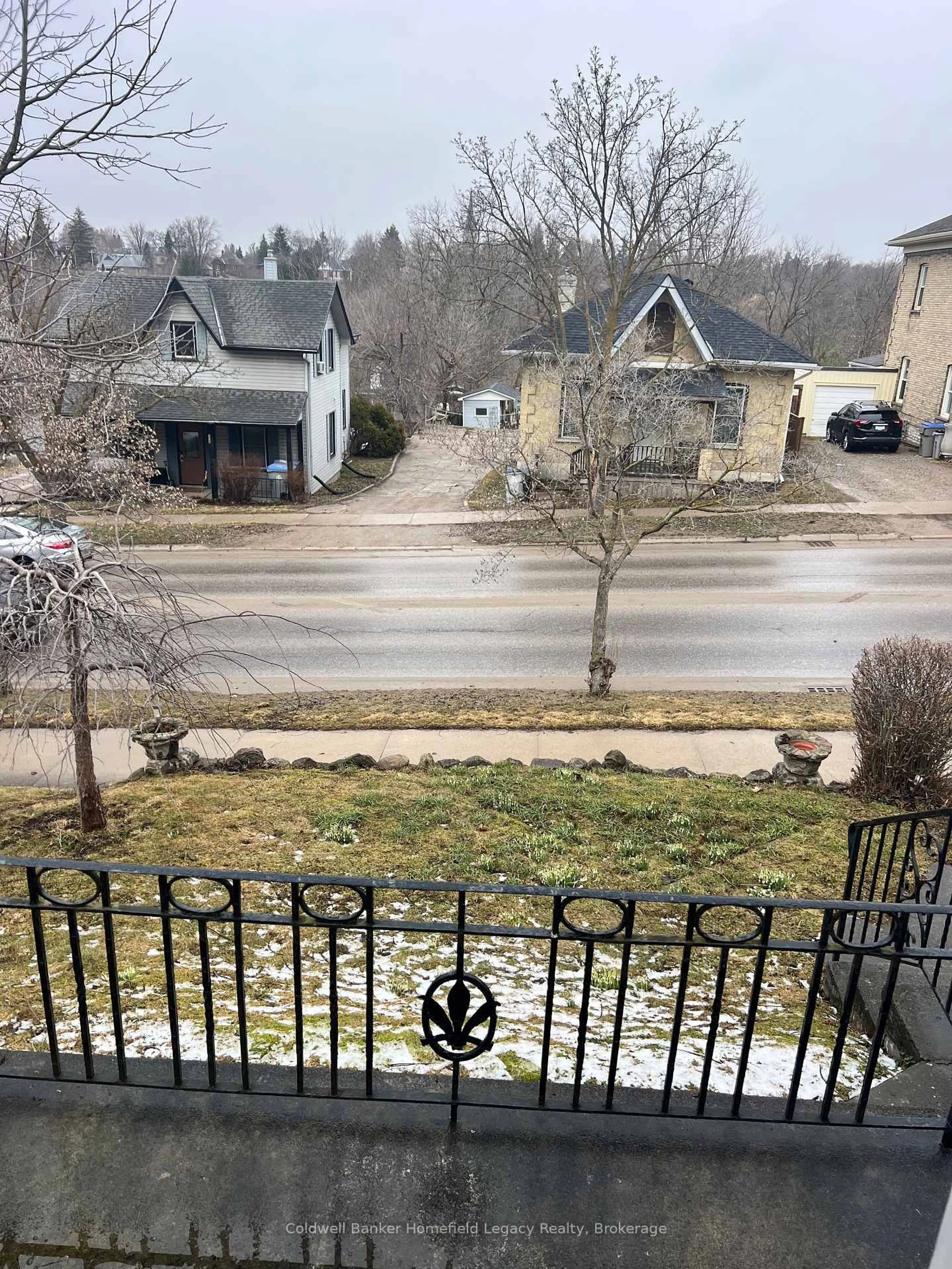 A pic from outside/outdoor area/front of a property/back of a property/a pic from drone, unknown for 230 Queen St, St. Marys Ontario N4X 1A9