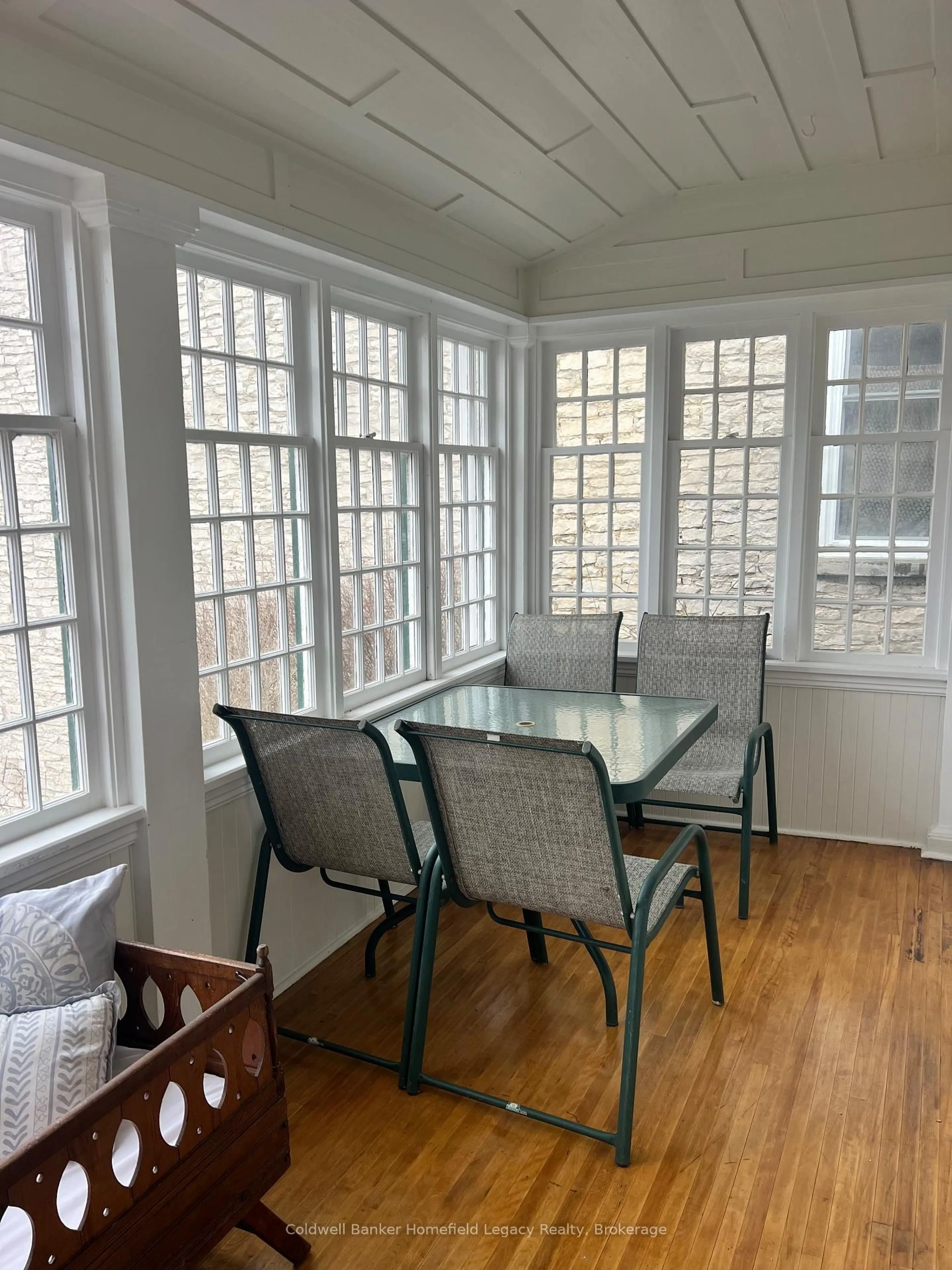 Dining room, wood/laminate floor for 230 Queen St, St. Marys Ontario N4X 1A9