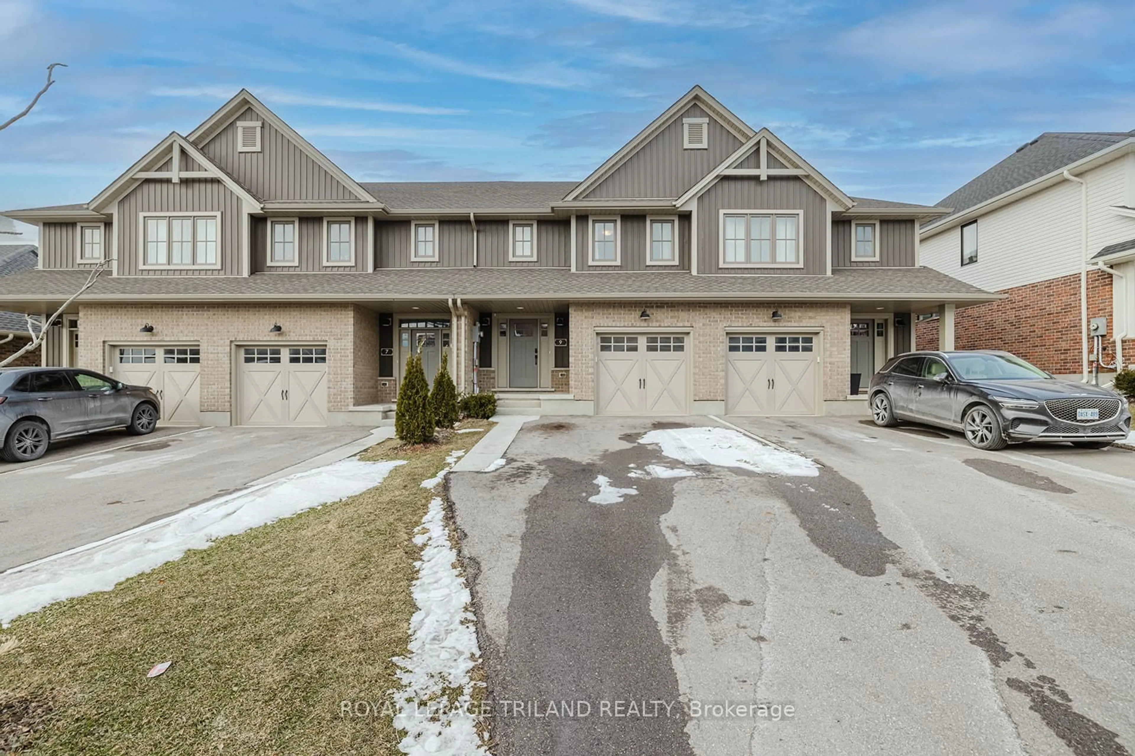 A pic from outside/outdoor area/front of a property/back of a property/a pic from drone, street for 9 Charter Creek Crt, St. Thomas Ontario N5R 0L2