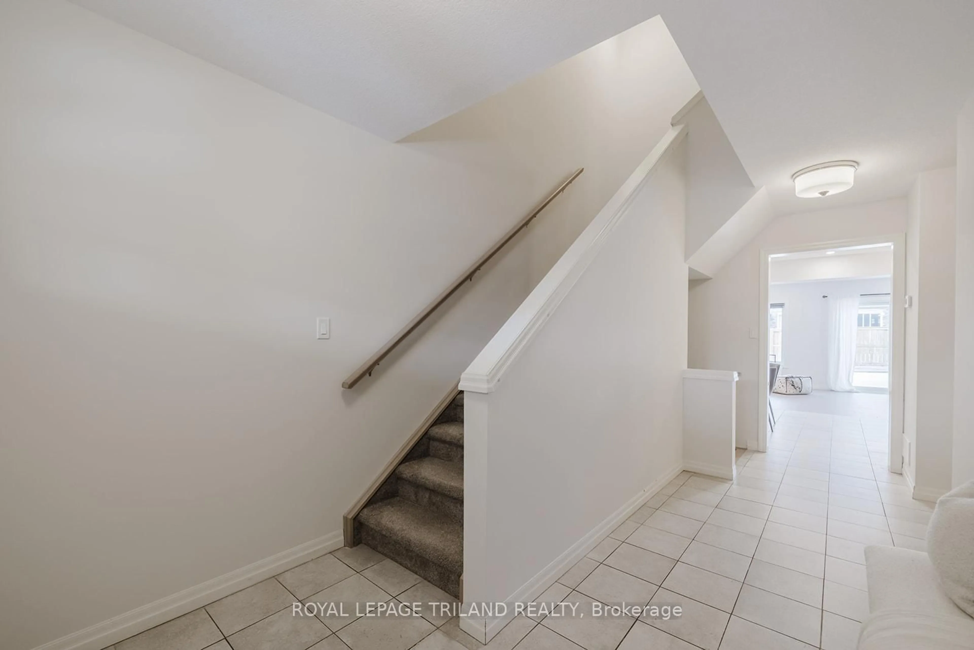 Stairs for 9 Charter Creek Crt, St. Thomas Ontario N5R 0L2