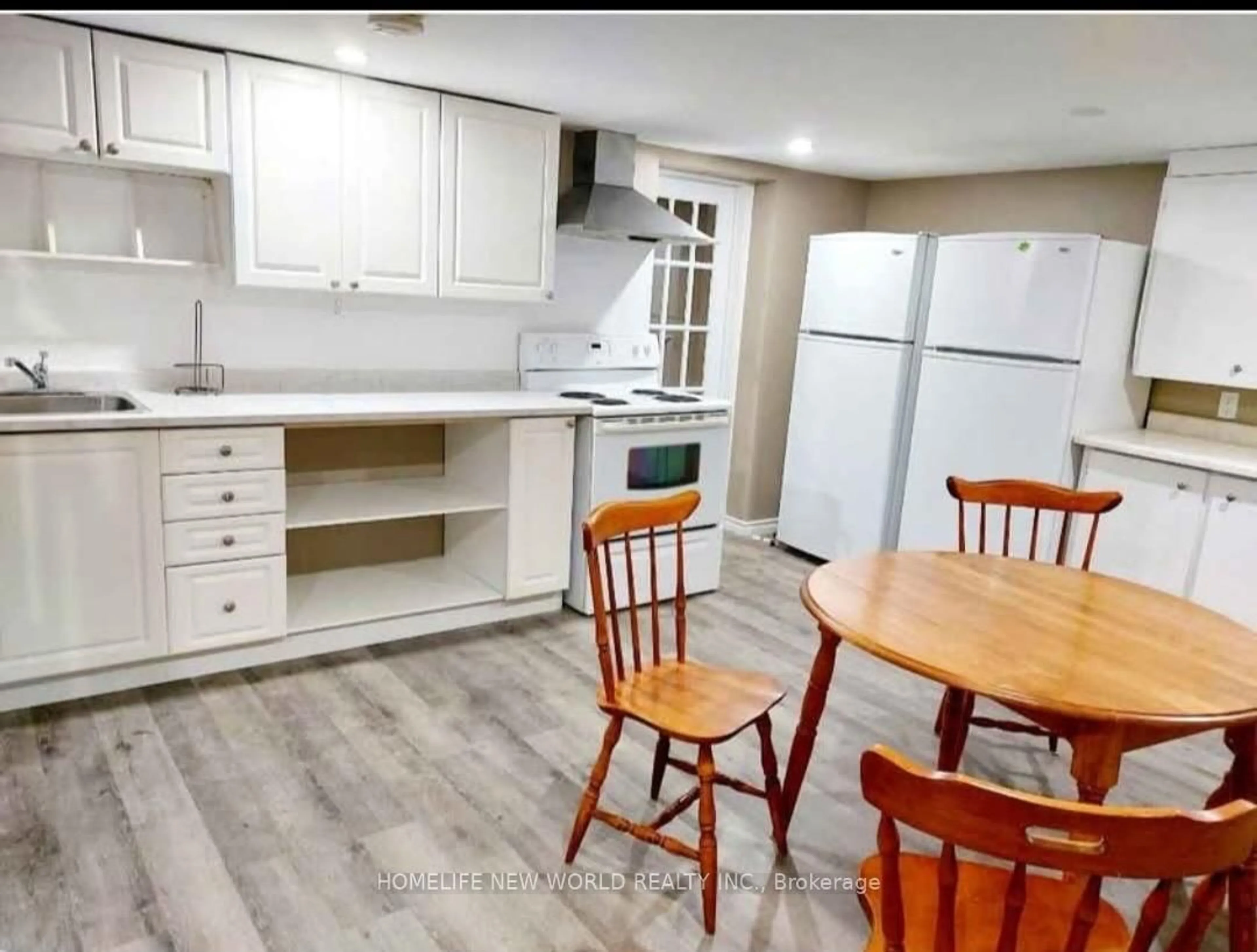 Standard kitchen, wood/laminate floor for 53 Marshall St #Unit B, Waterloo Ontario N2J 2T3