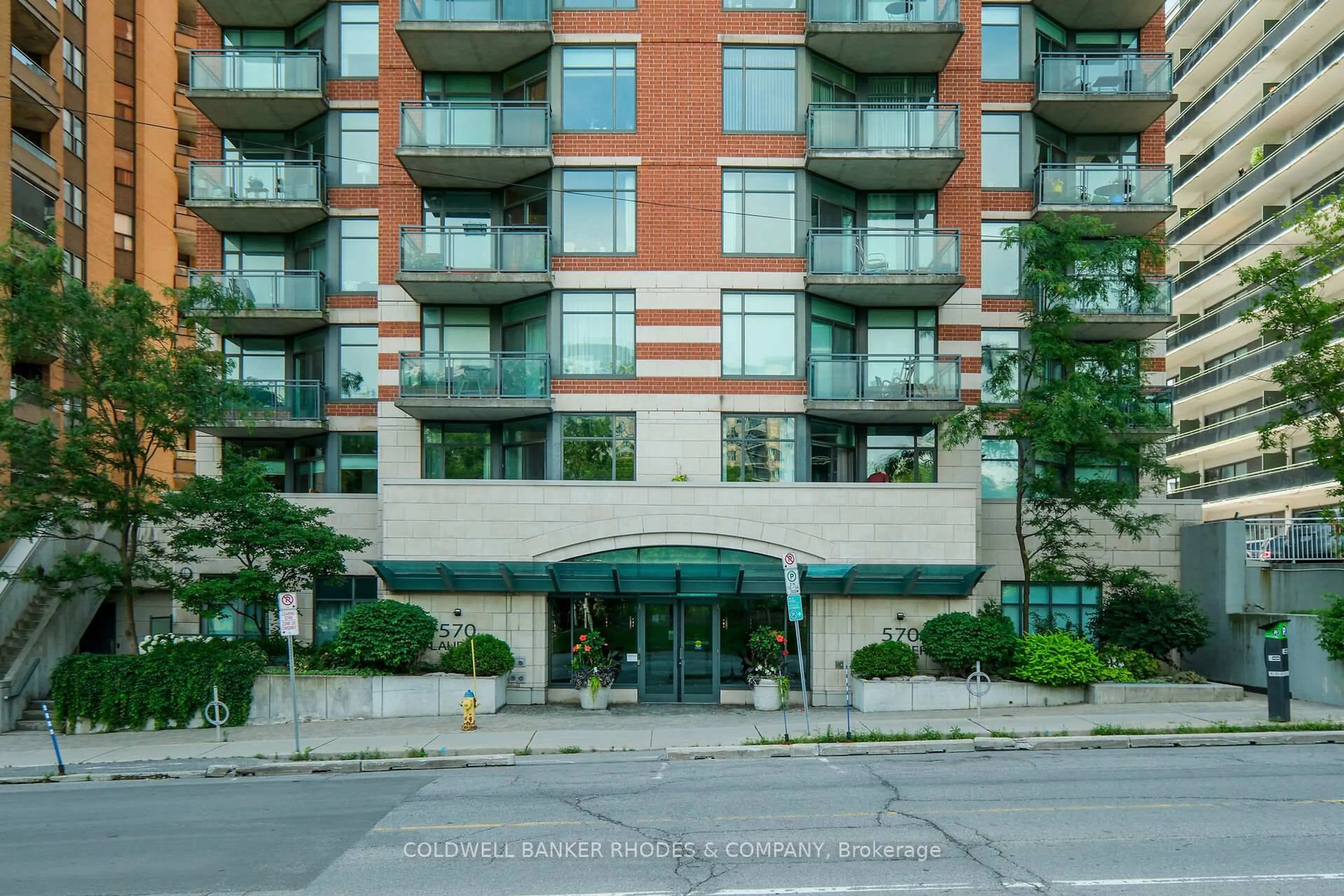 Indoor foyer for 570 LAURIER Ave #1101, Ottawa Ontario K1R 1C8