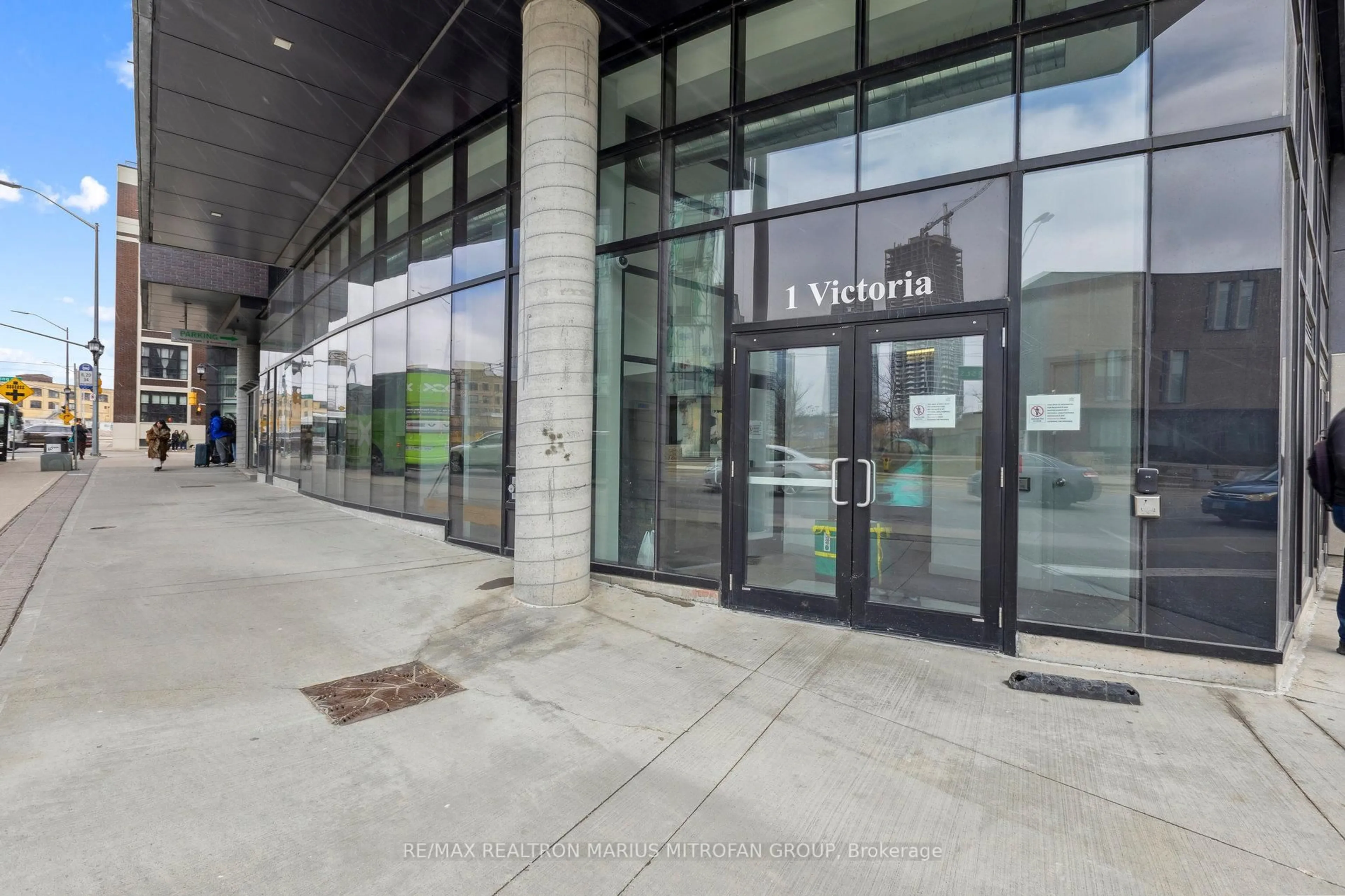 Indoor foyer for 1 Victoria St #613, Kitchener Ontario N2G 0B5