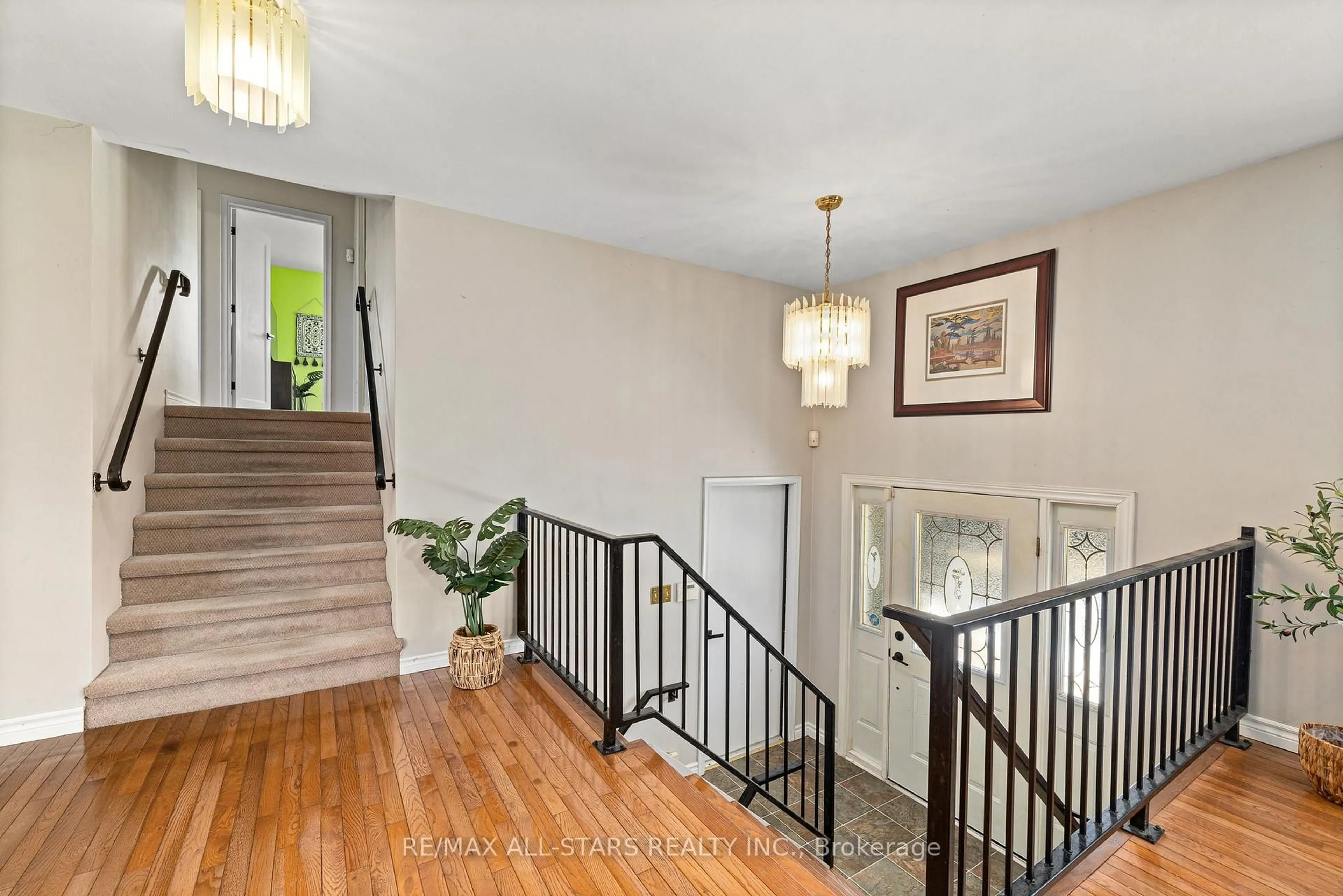 Indoor foyer for 137 Anderson Dr, Kawartha Lakes Ontario K0M 1G0