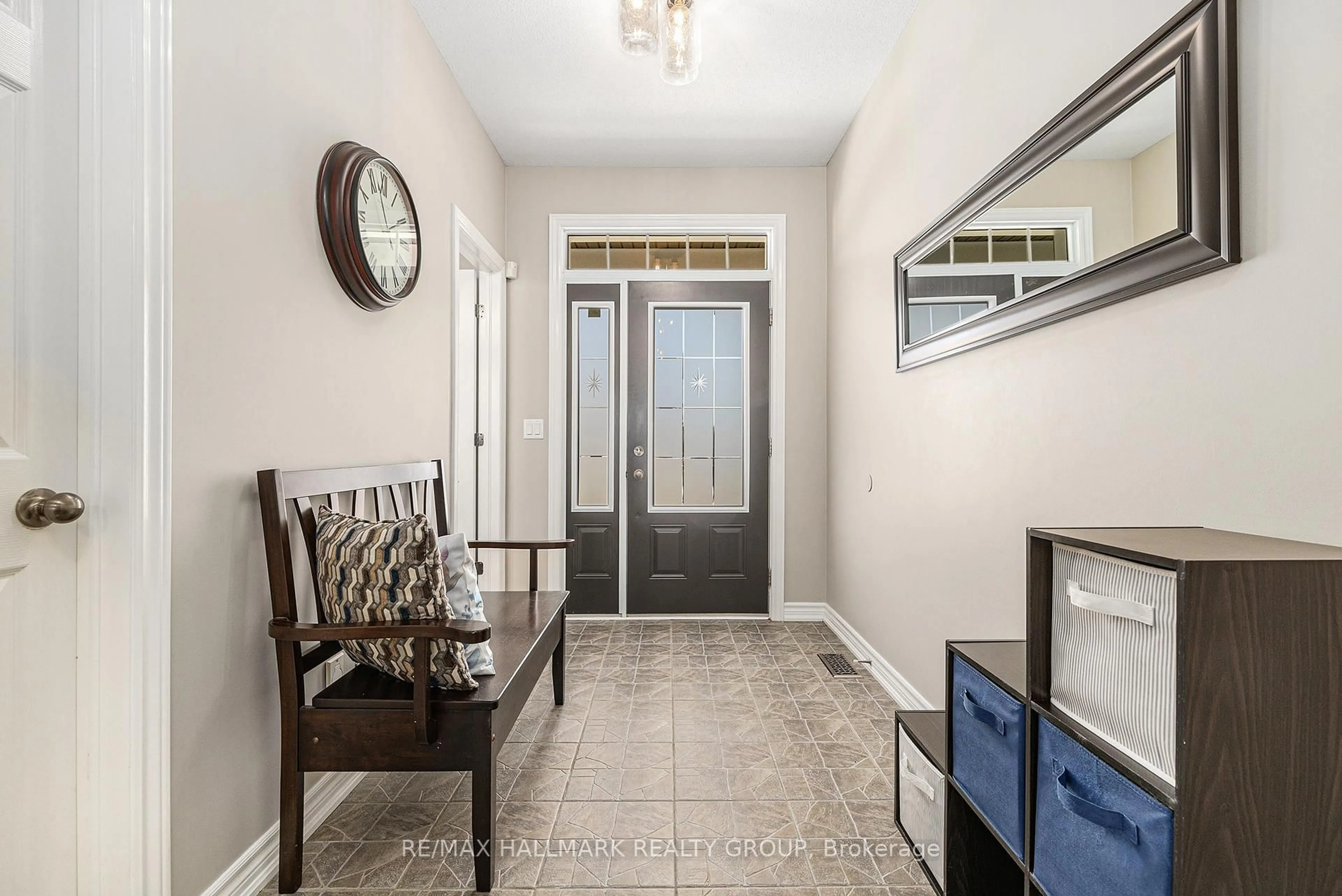 Indoor entryway for 220 Celtic Ridge Cres, Ottawa Ontario K2W 0C1