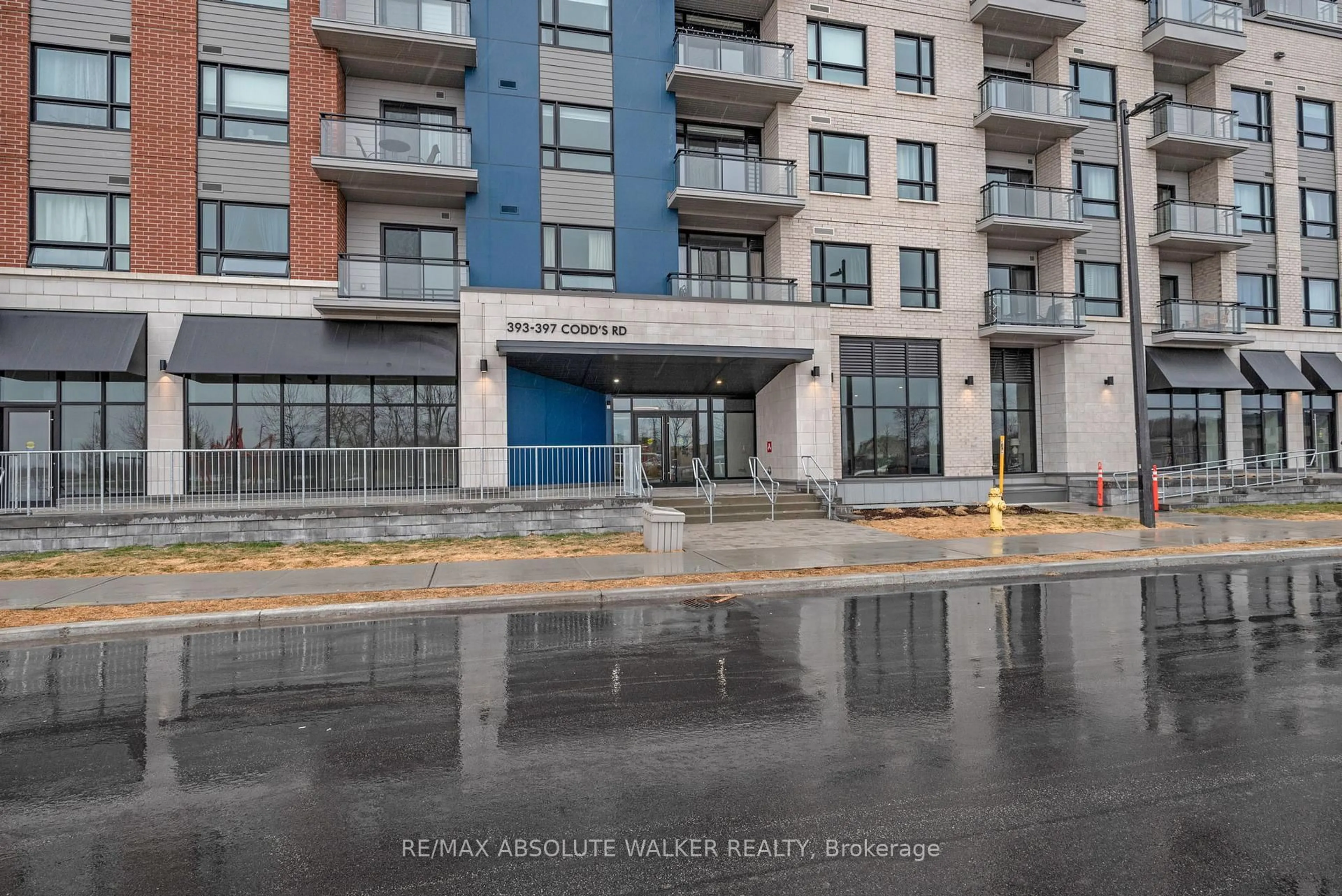 Indoor foyer for 397 Codds Rd #602, Ottawa Ontario K1K 5C7