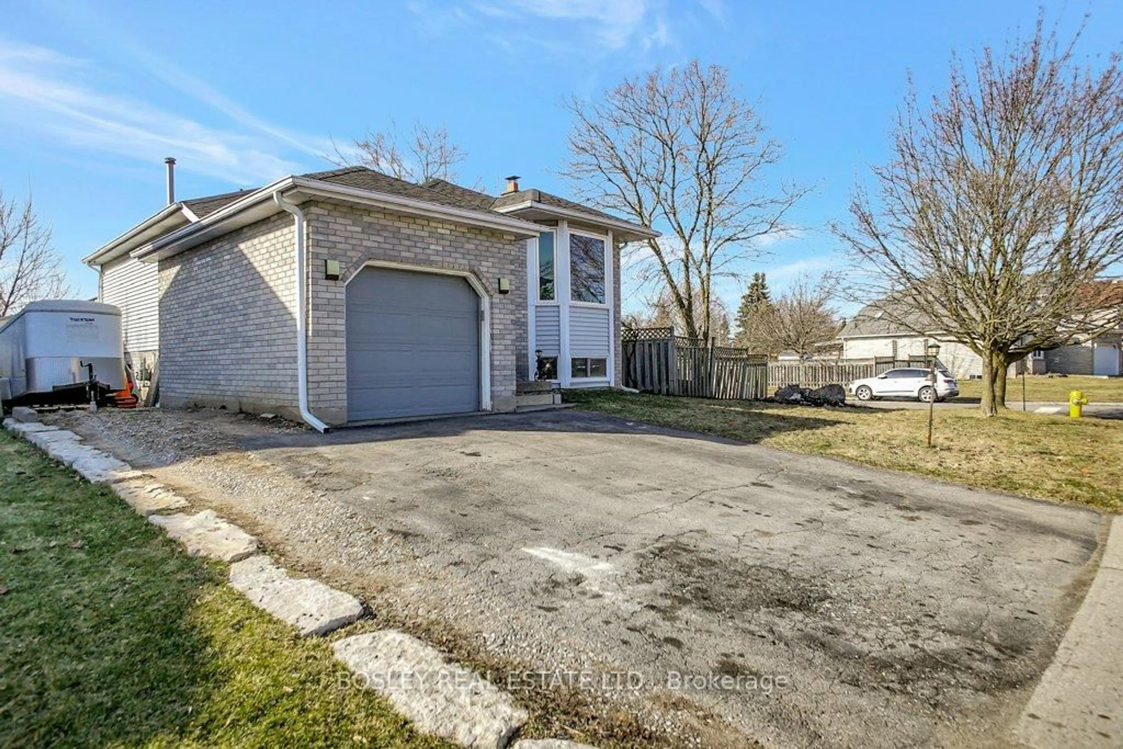 A pic from outside/outdoor area/front of a property/back of a property/a pic from drone, street for 50 Ironstone Dr, Cambridge Ontario N1P 1A2