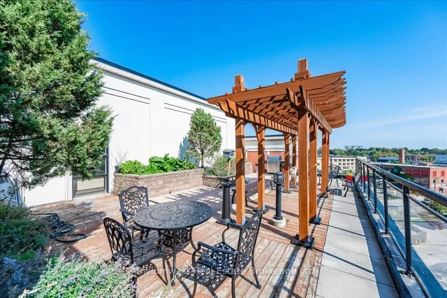 Additional property image - 410 King St Unit 222