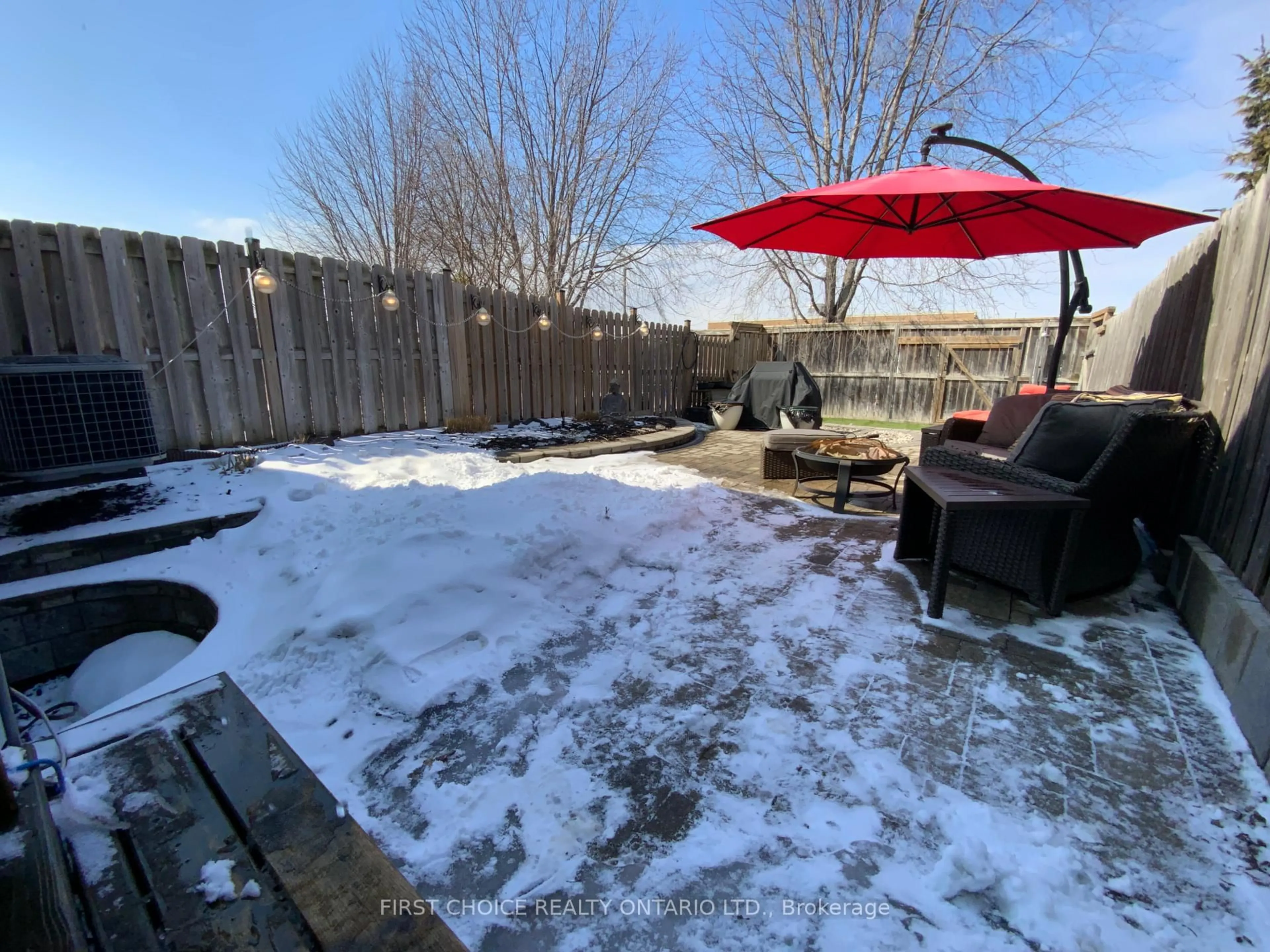 Patio, street for 543 Salzburg Dr, Orleans Ontario K4A 0C6
