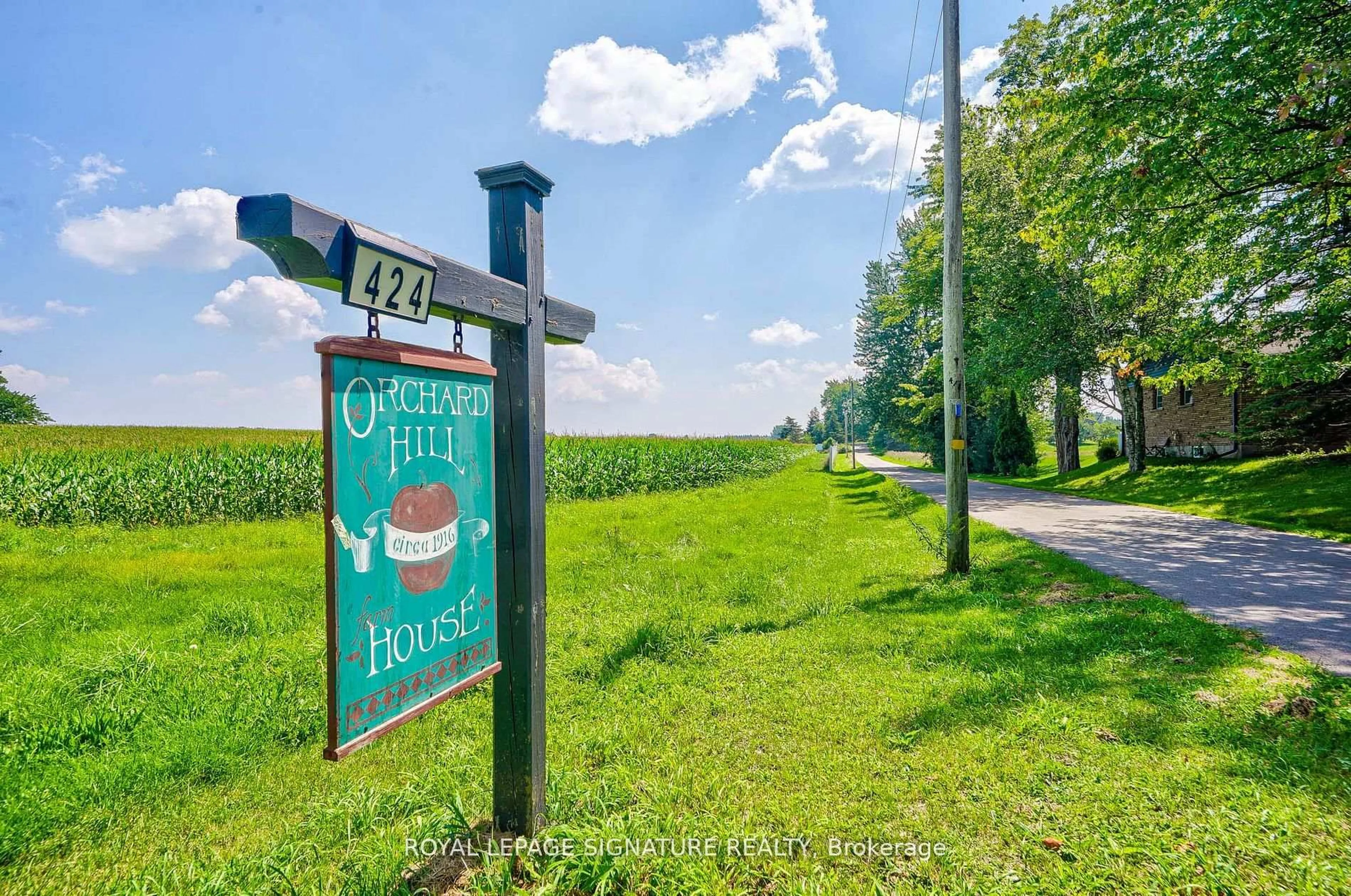 Patio, street for 424 8th Concession Rd, Hamilton Ontario L0P 1B0