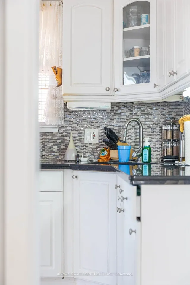 Additional property image - 773 Queensdale Ave
