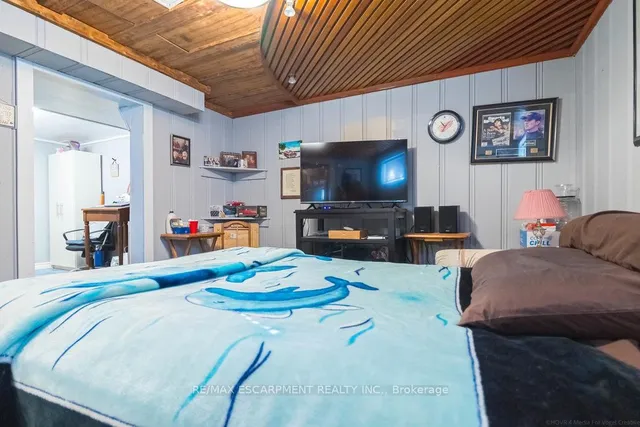 Additional property image - 773 Queensdale Ave