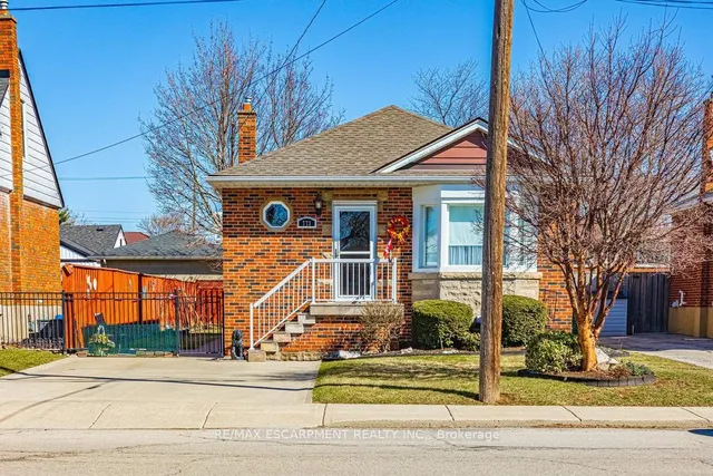 Additional property image - 773 Queensdale Ave