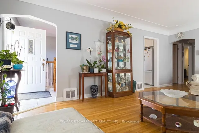 Additional property image - 773 Queensdale Ave