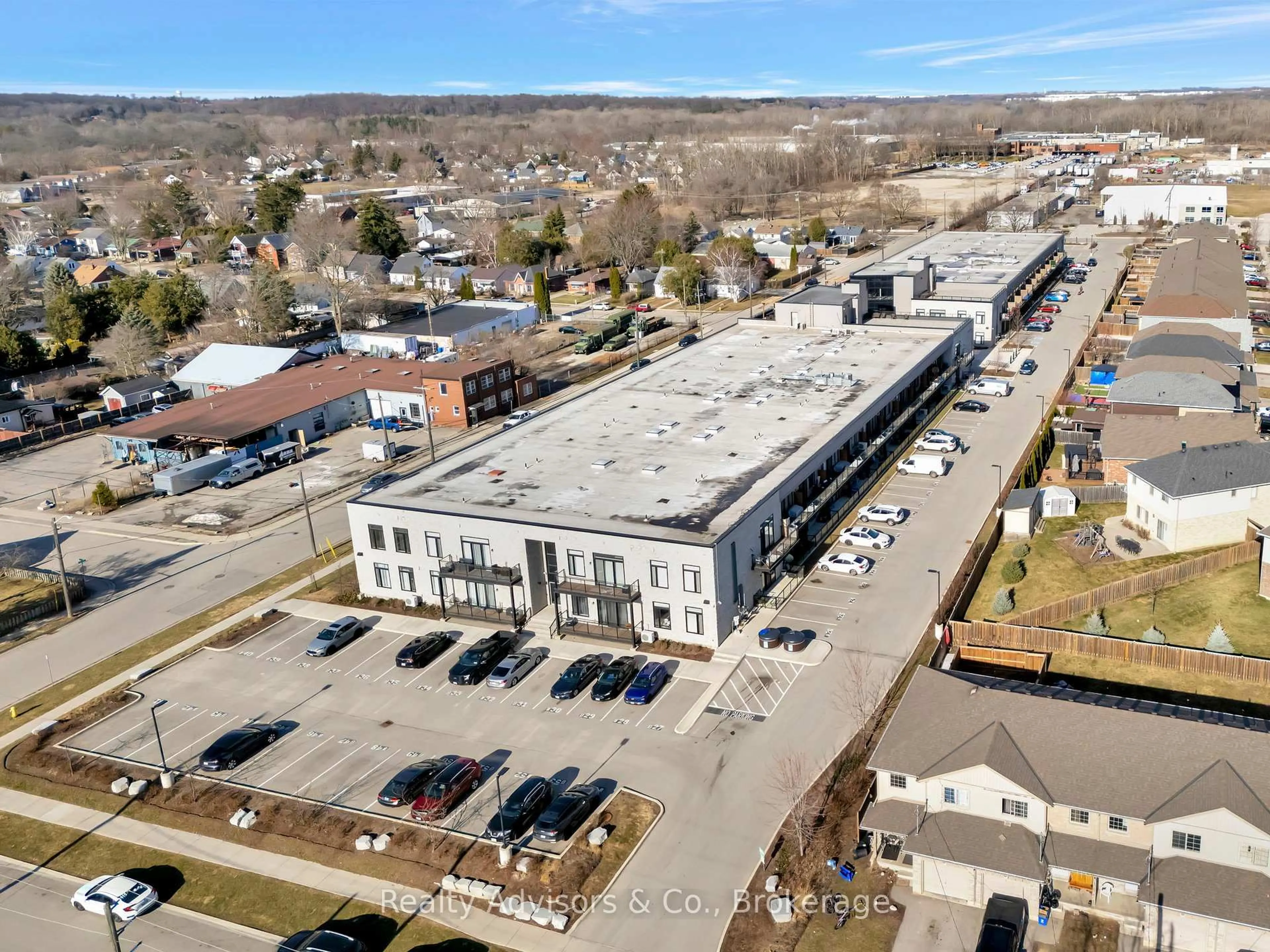 A pic from outside/outdoor area/front of a property/back of a property/a pic from drone, building for 85B Morrell St #117, Brantford Ontario N3T 4J6