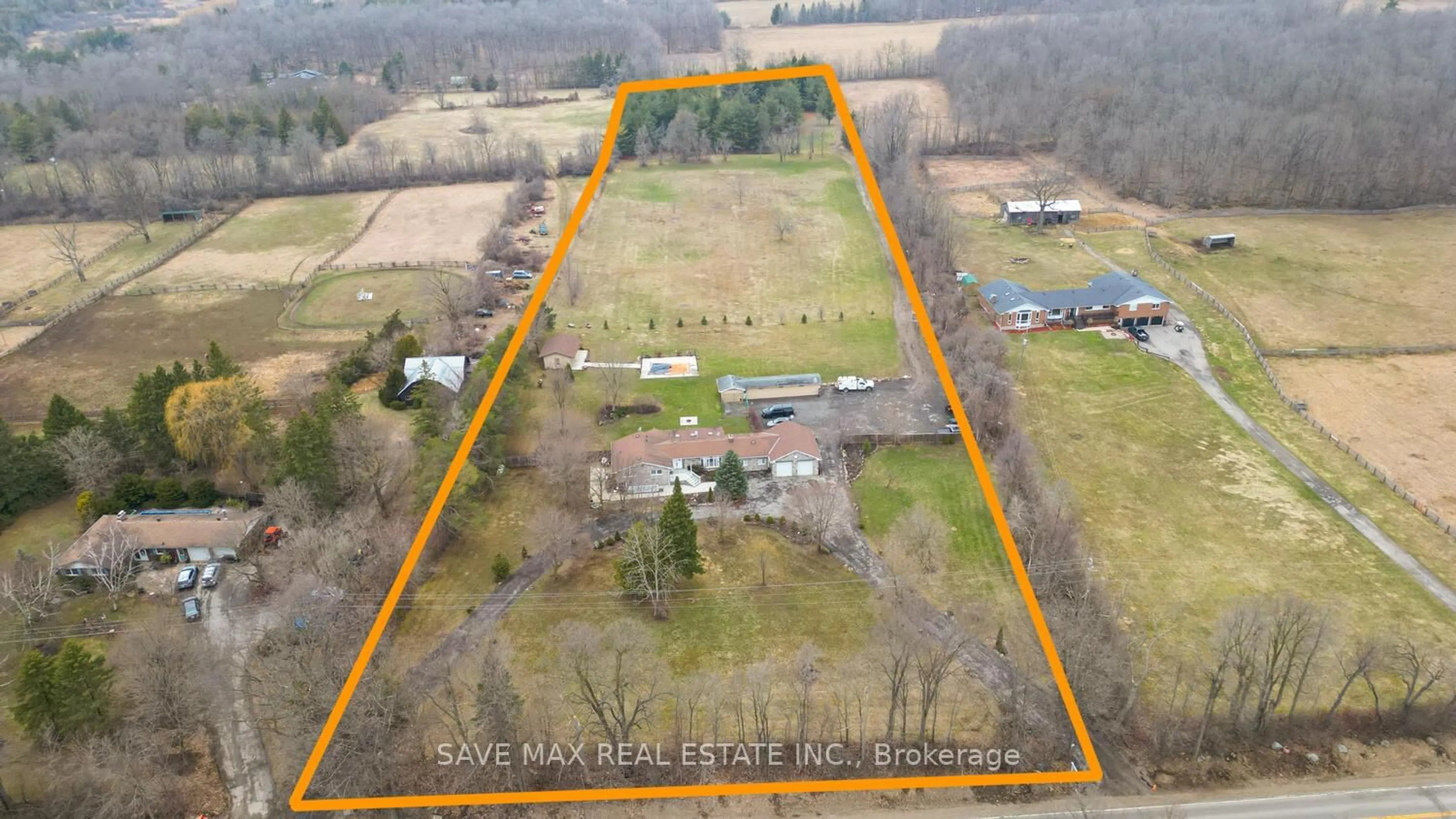 A pic from outside/outdoor area/front of a property/back of a property/a pic from drone, building for 9620 Wellington Road 42 N/A, Erin Ontario L7J 4S8
