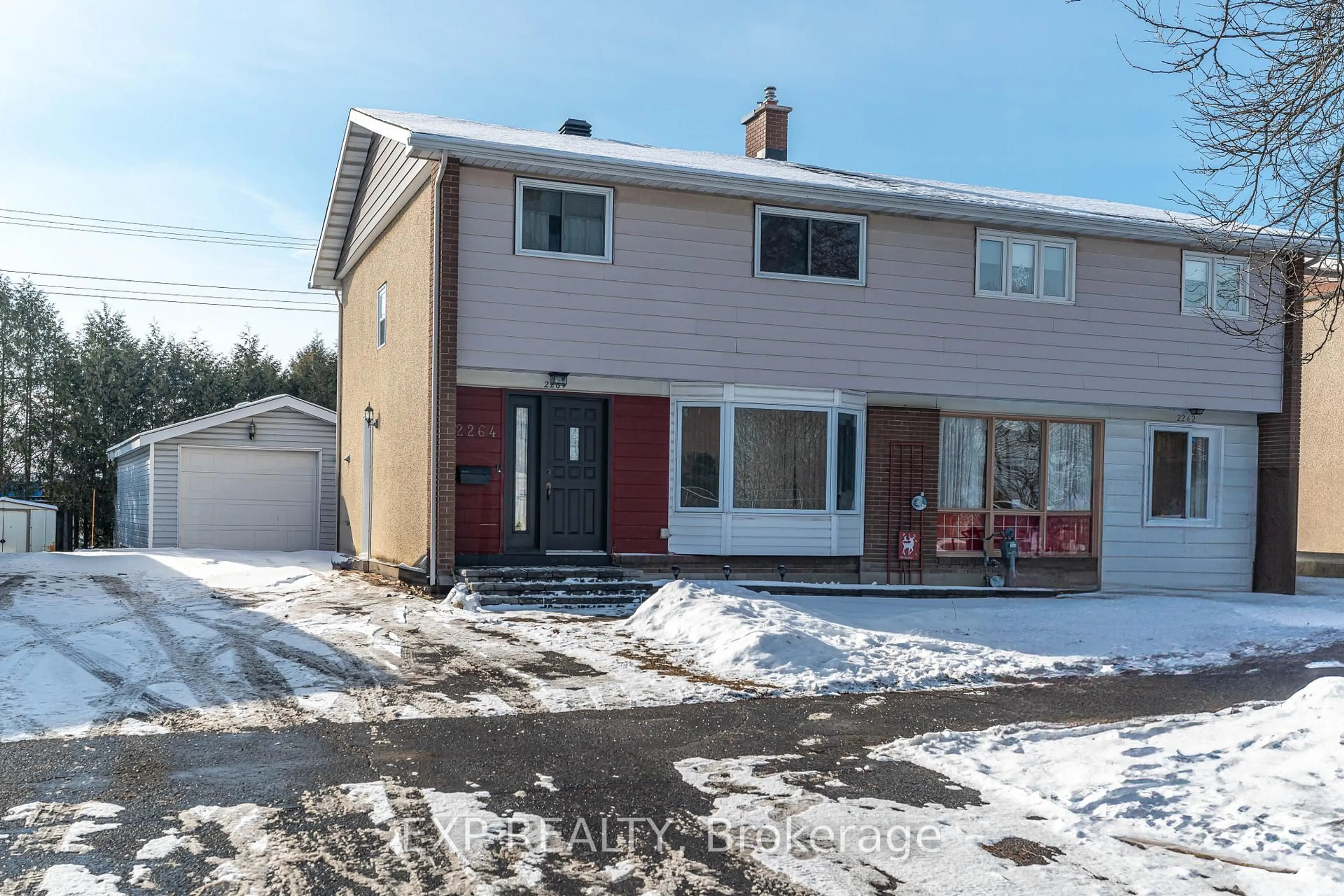 A pic from outside/outdoor area/front of a property/back of a property/a pic from drone, street for 2264 Russell Rd, Ottawa Ontario K1G 1B4