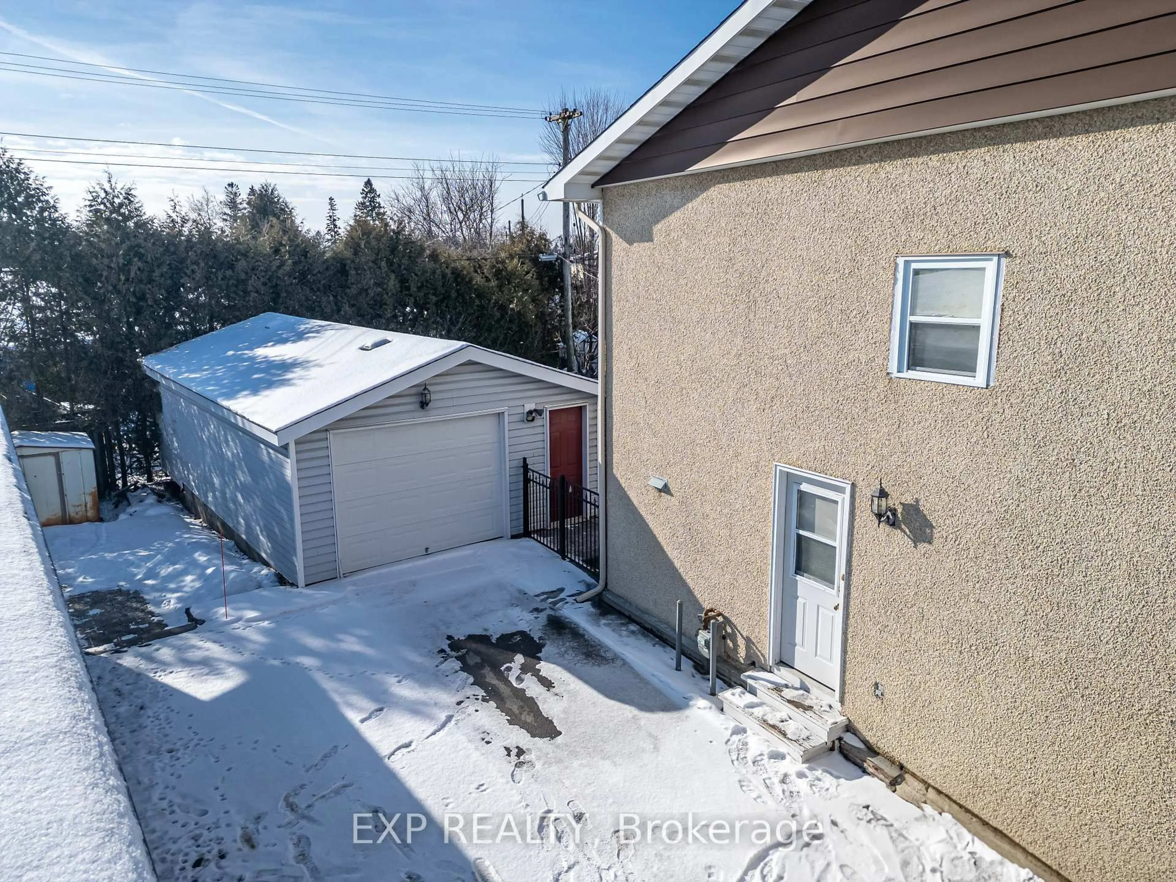 A pic from outside/outdoor area/front of a property/back of a property/a pic from drone, street for 2264 Russell Rd, Ottawa Ontario K1G 1B4