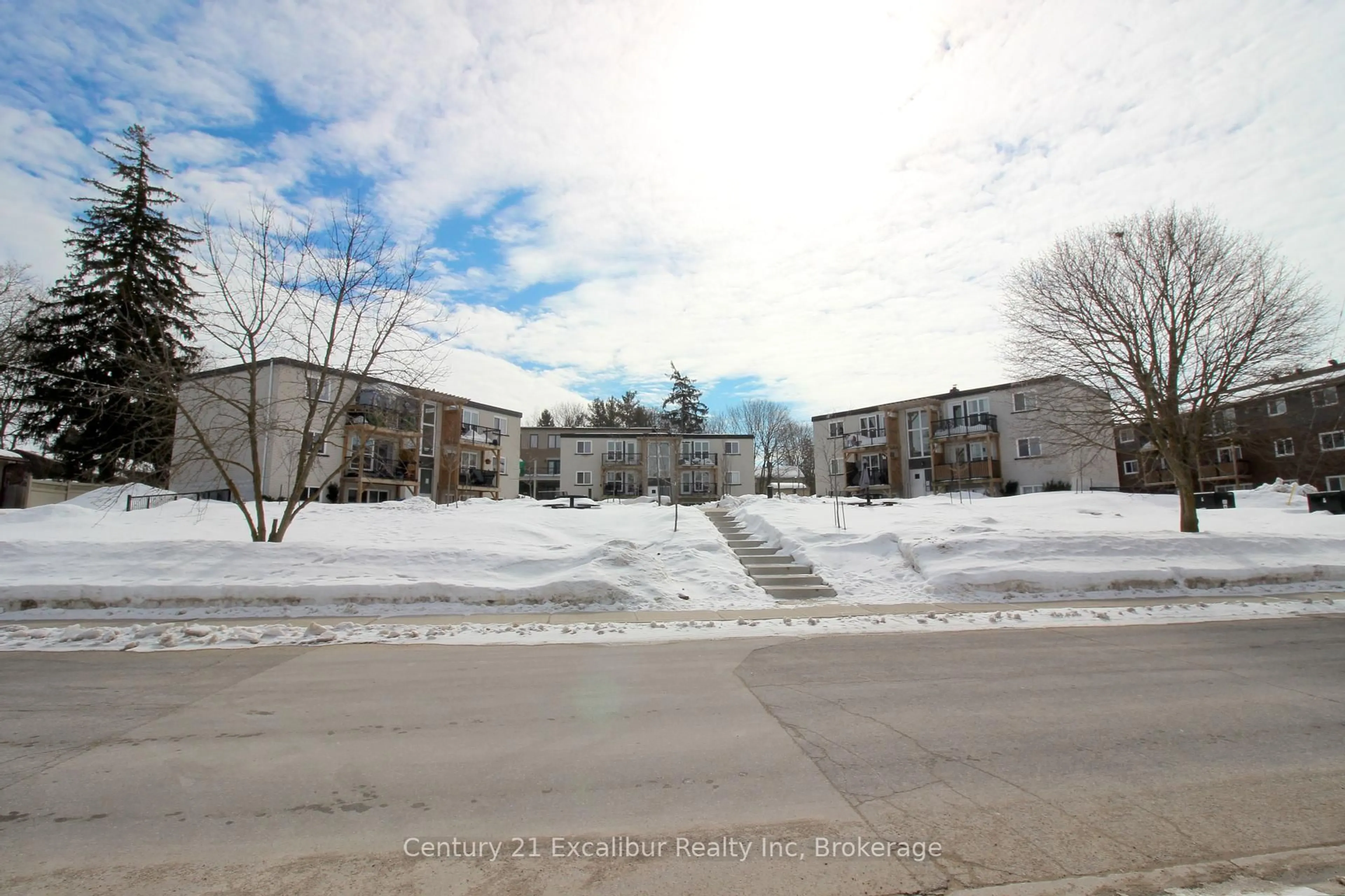 A pic from outside/outdoor area/front of a property/back of a property/a pic from drone, street for 360 Queen St #3, Centre Wellington Ontario N1M 1T4