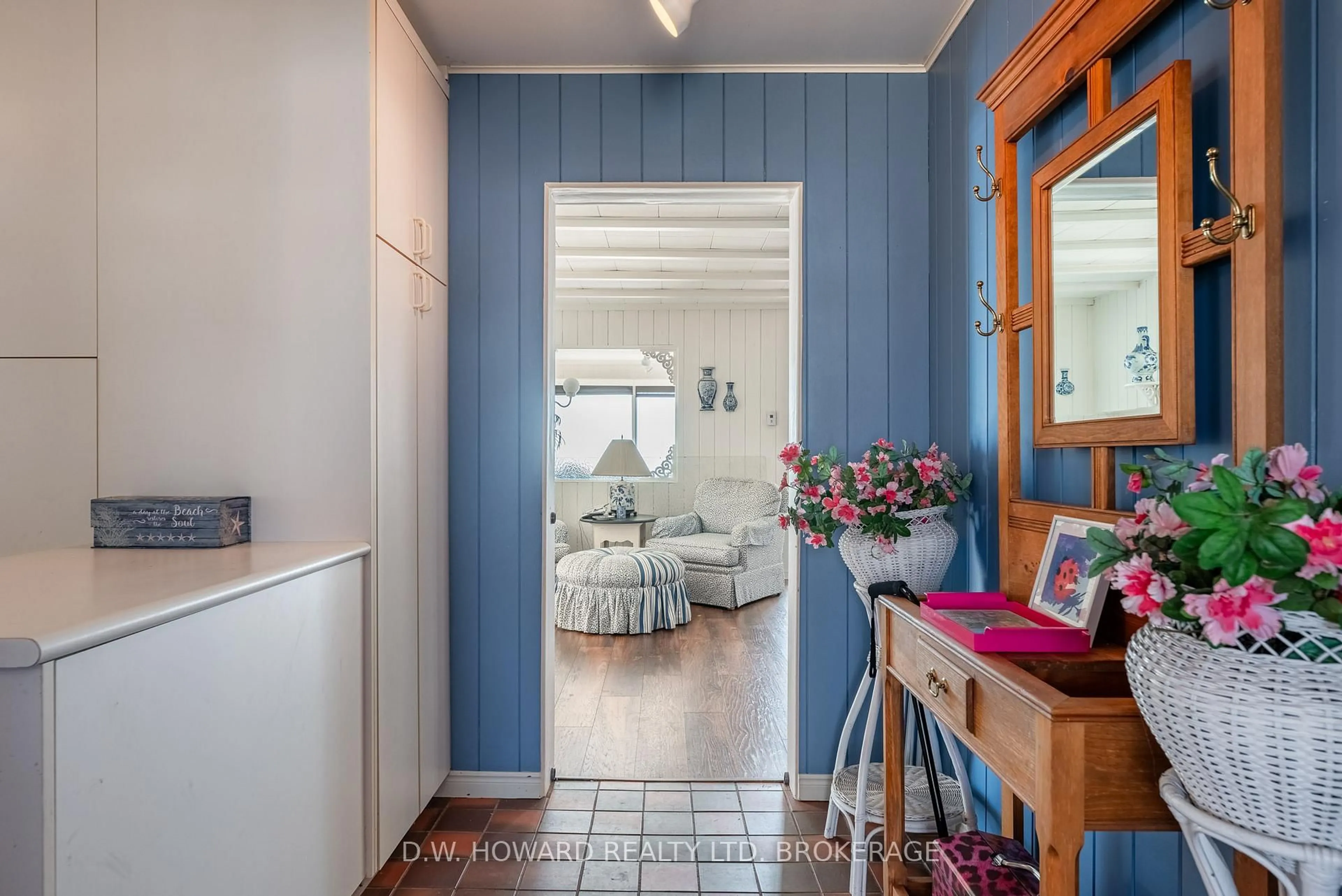 Indoor entryway for 1381 Kam Rd, Fort Erie Ontario L2A 5W5