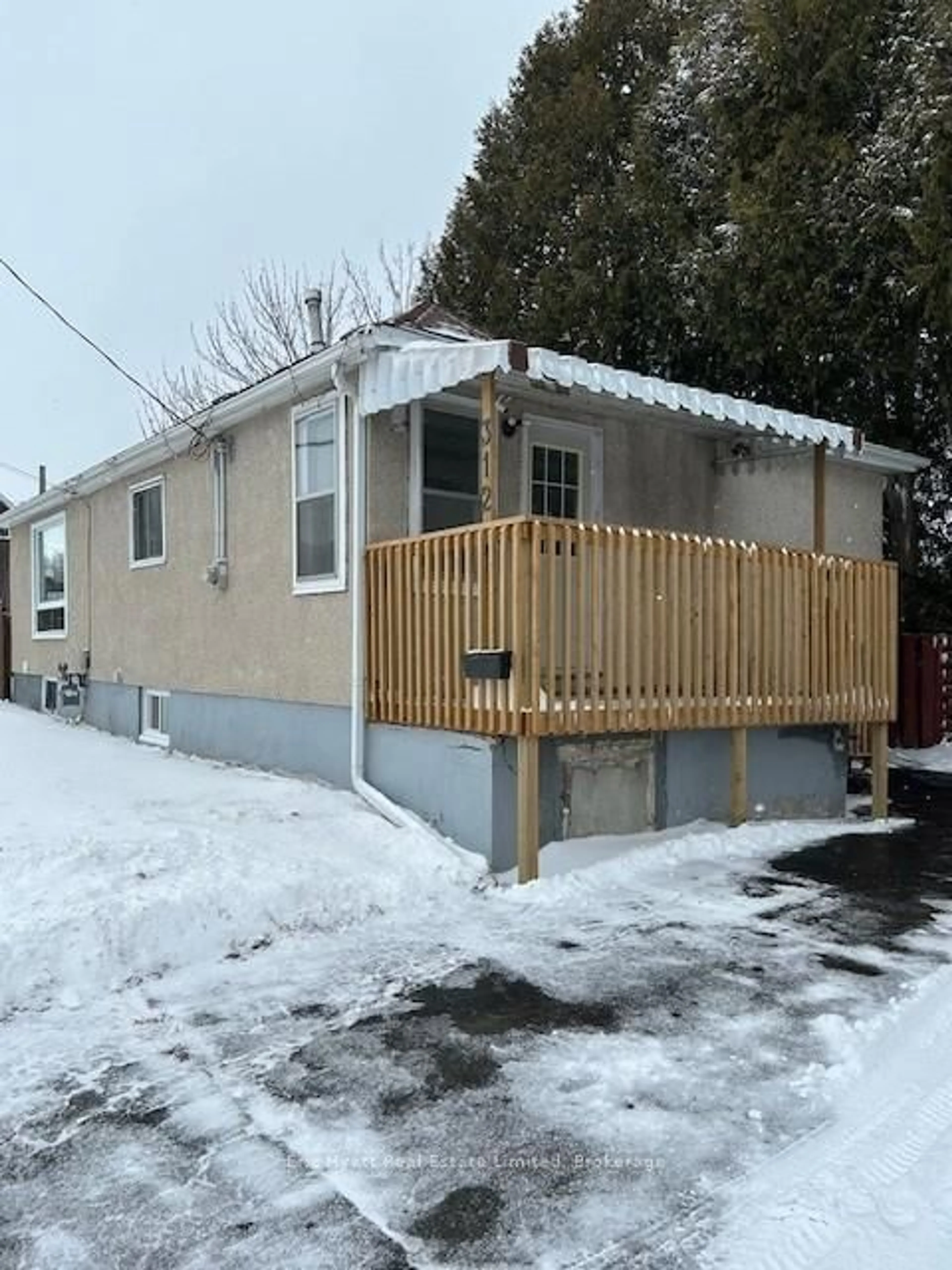 Home with vinyl exterior material, street for 312 Lansdowne Ave, North Bay Ontario P1B 6Y4