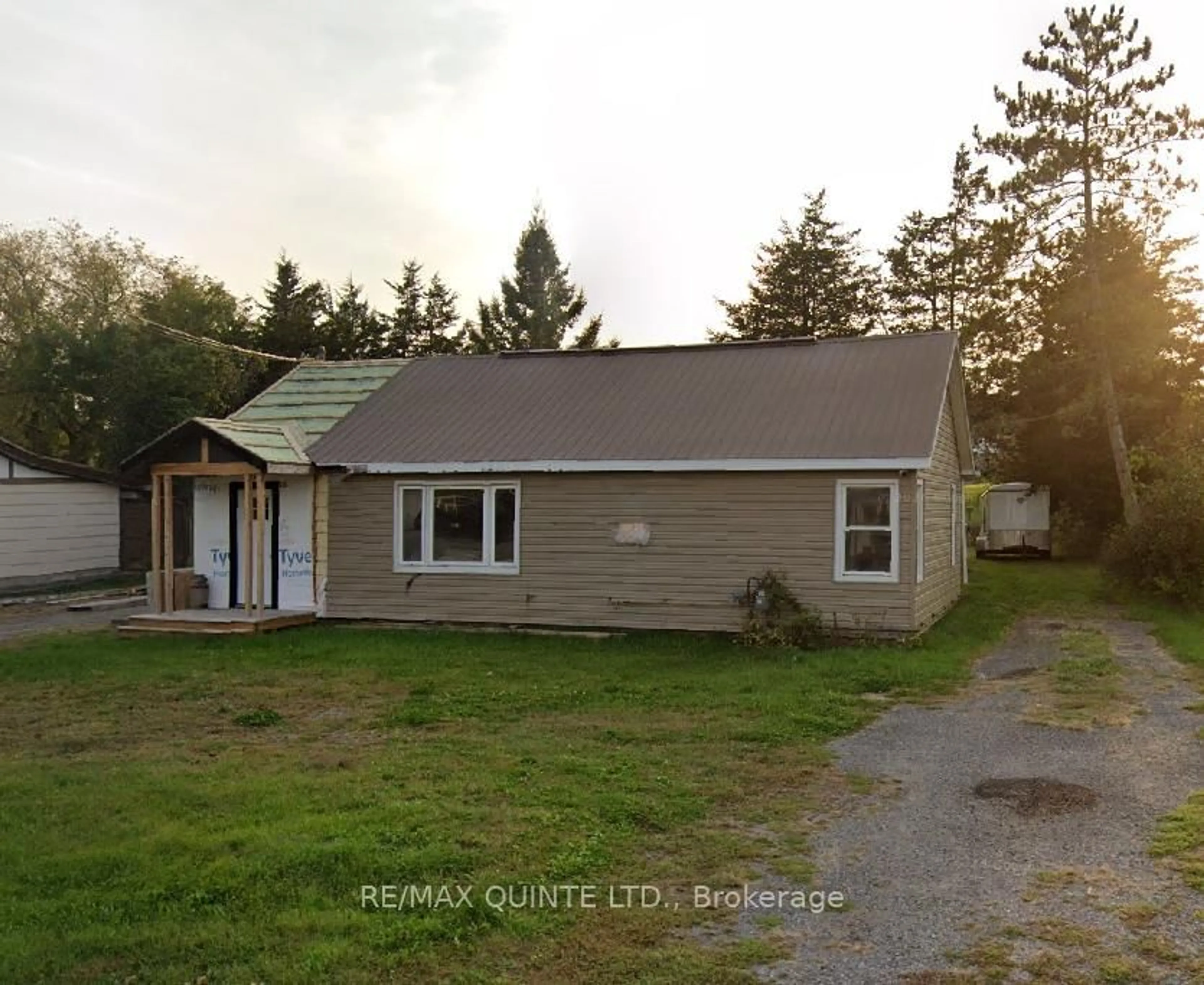 A pic from outside/outdoor area/front of a property/back of a property/a pic from drone, unknown for 297 North Trent St, Hastings Ontario K0K 2C0