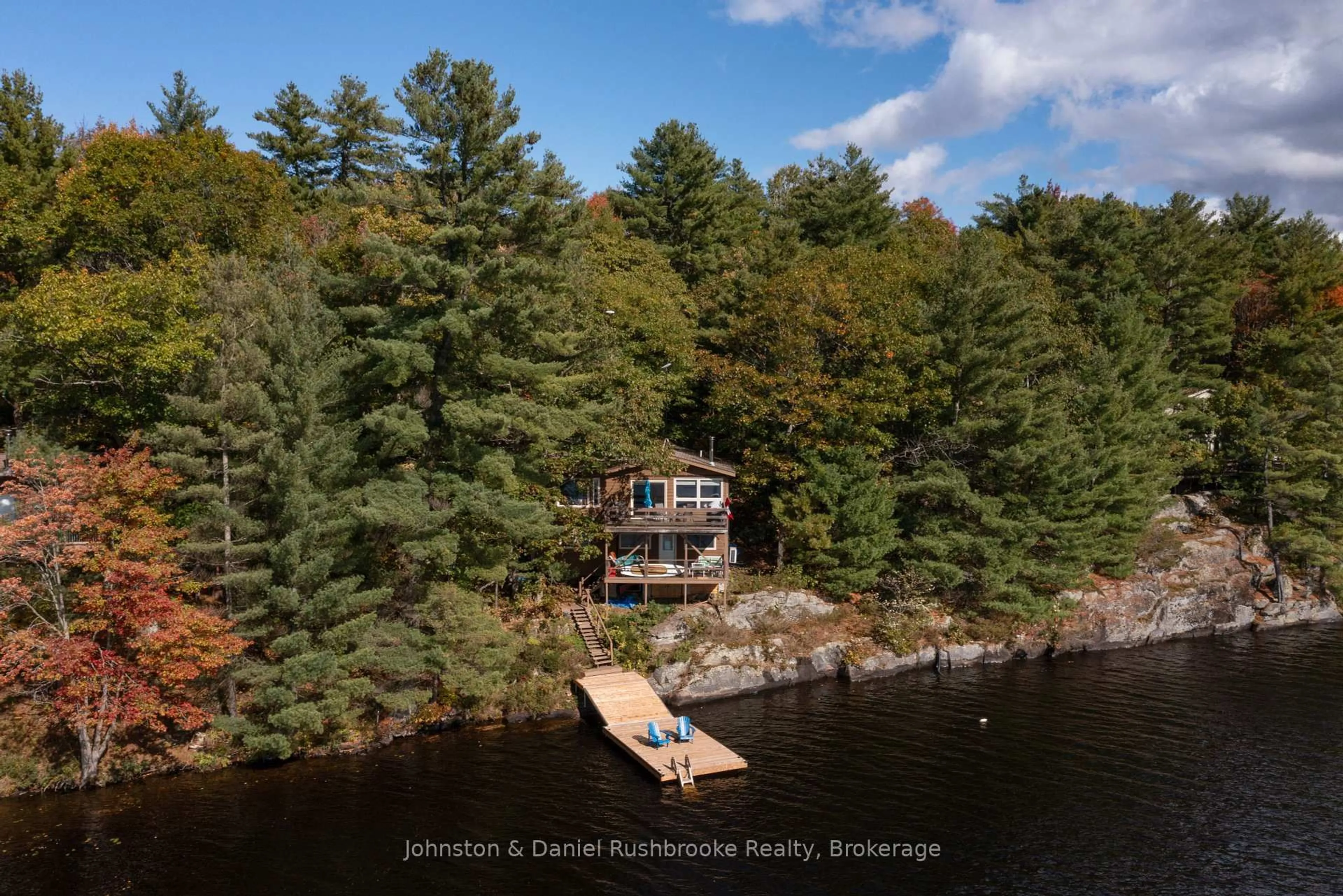 A pic from outside/outdoor area/front of a property/back of a property/a pic from drone, water/lake/river/ocean view for 621 Peninsula Rd, Gravenhurst Ontario P1P 1R2