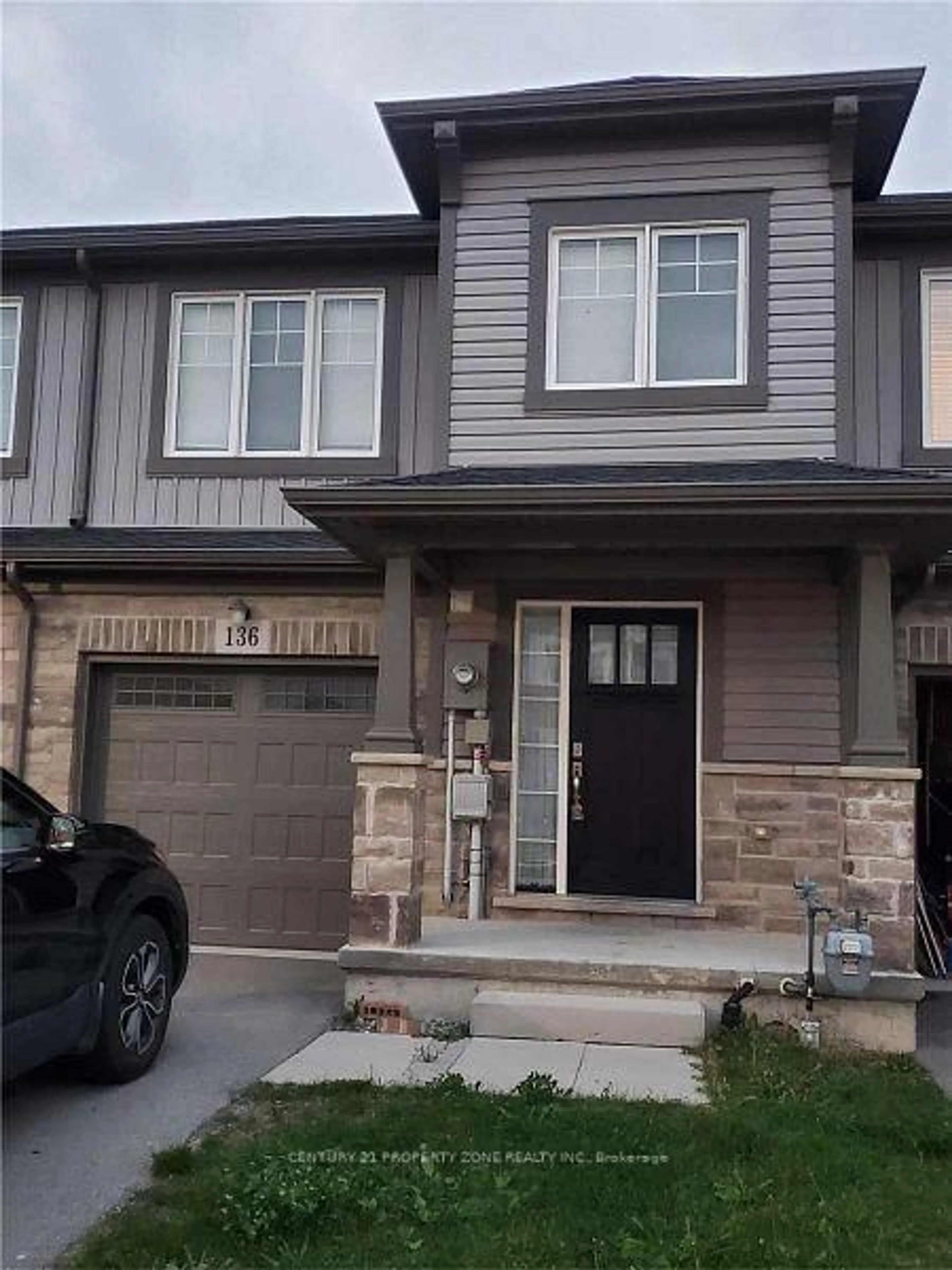 Home with brick exterior material, street for 136 Monarch St, Welland Ontario L3C 0G6