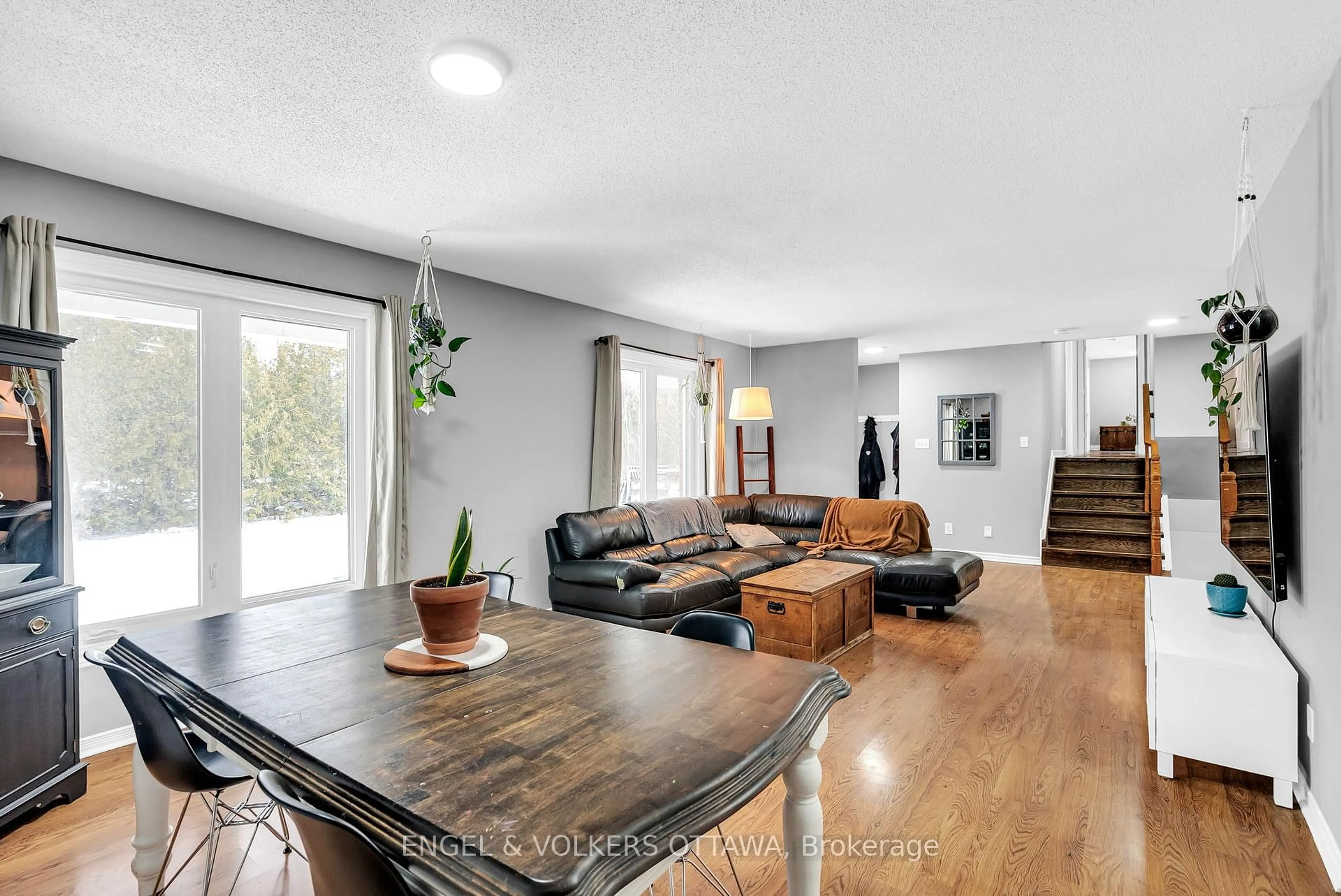 Living room with furniture, unknown for 8301 Albert Bouwers Circ, Metcalfe Ontario K0A 2P0