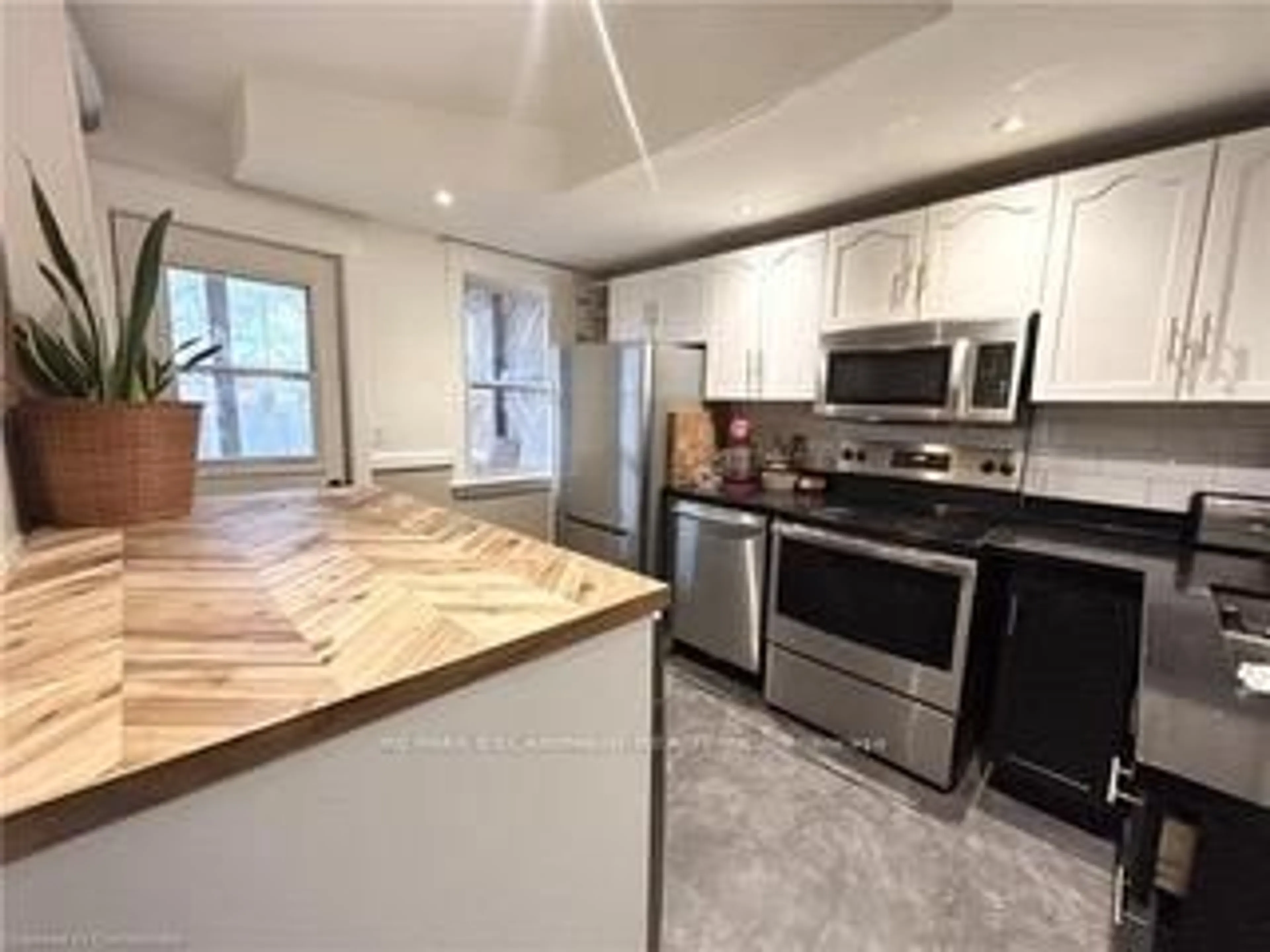 Open concept kitchen, unknown for 224 PARK ROW S N/A, Hamilton Ontario L8K 2K5