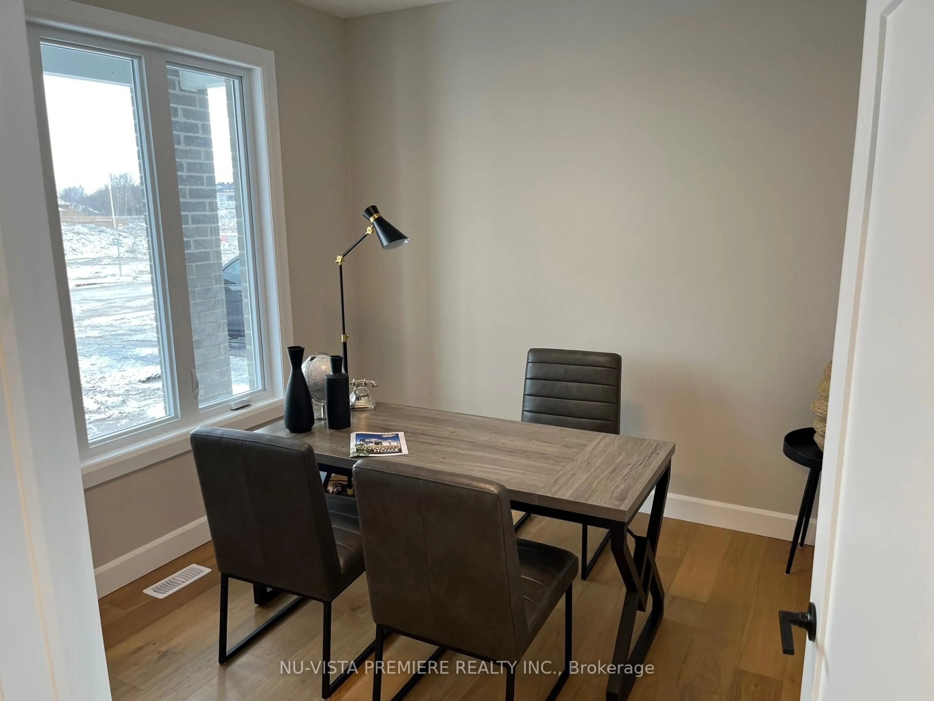 Dining room, wood/laminate floor for 125 Watts Dr, Lucan Biddulph Ontario N0M 2J0