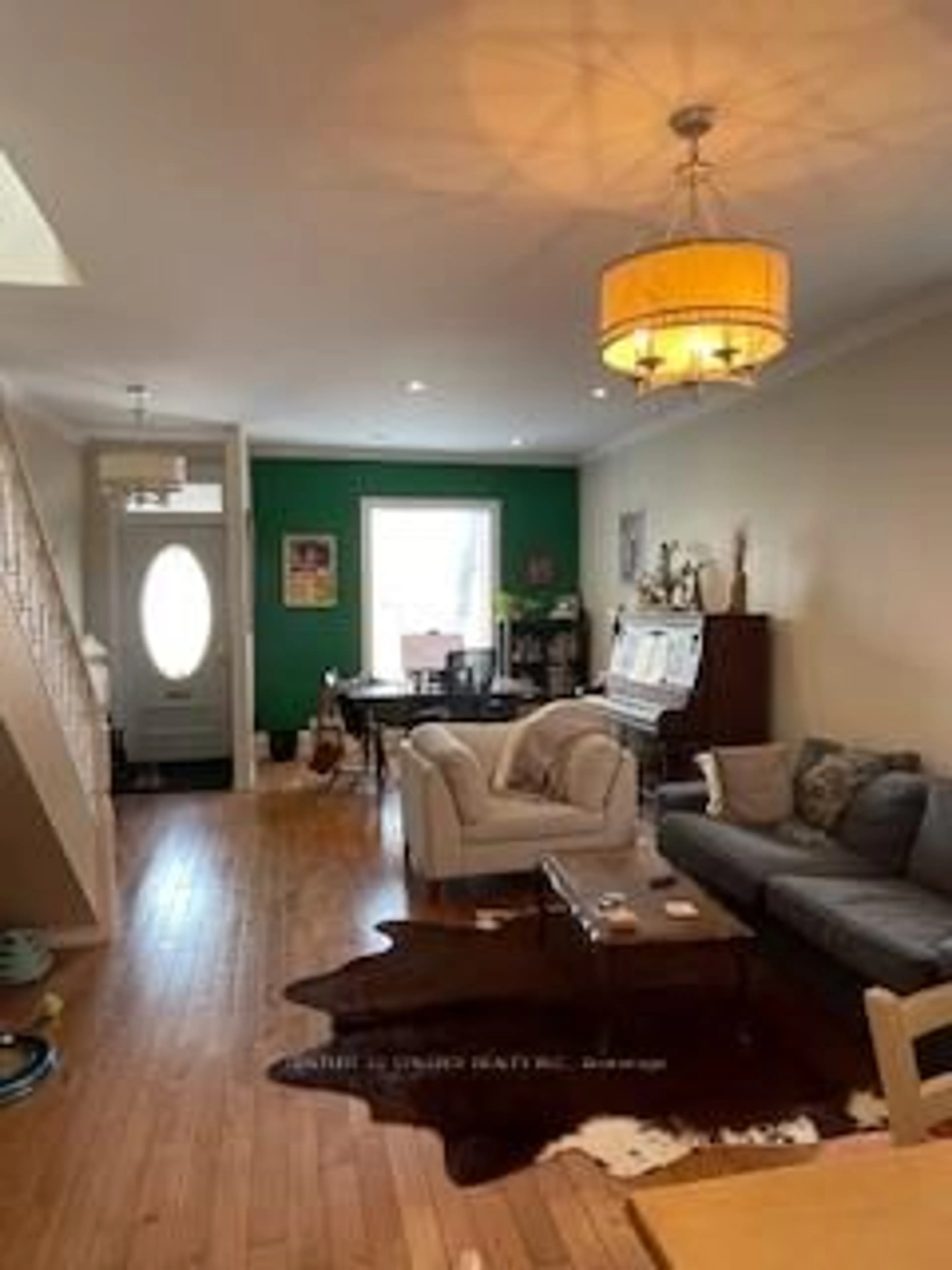 Living room with furniture, unknown for 636 Gladstone Ave, Ottawa Ontario K1R 5P4