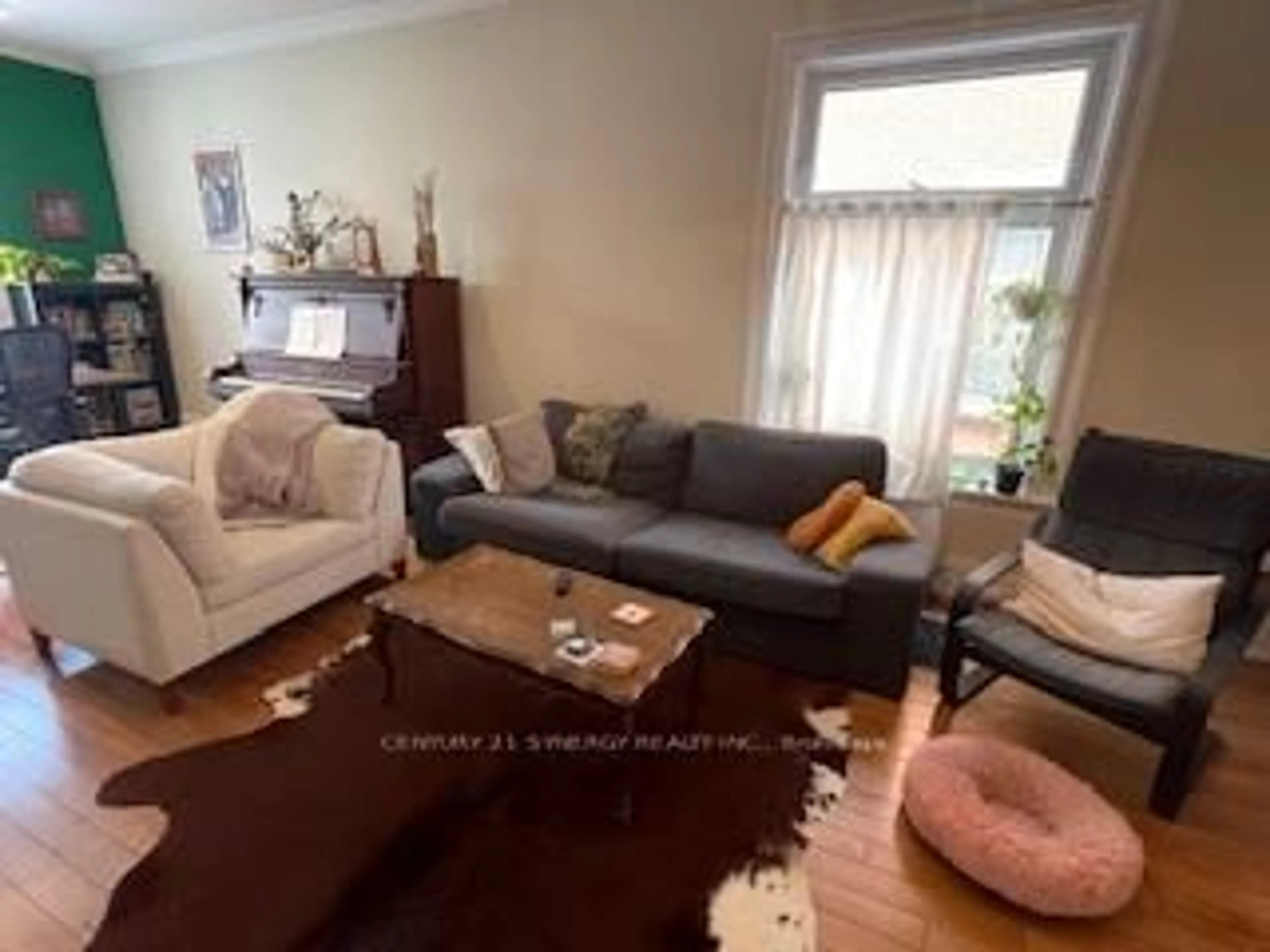Living room with furniture, unknown for 636 Gladstone Ave, Ottawa Ontario K1R 5P4