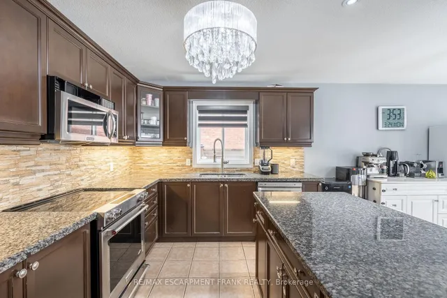 Additional property image - 36 Showcase Dr