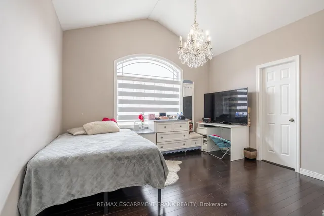 Additional property image - 36 Showcase Dr