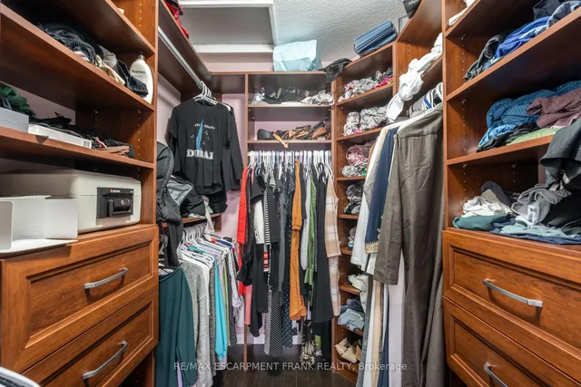 Additional property image - 36 Showcase Dr