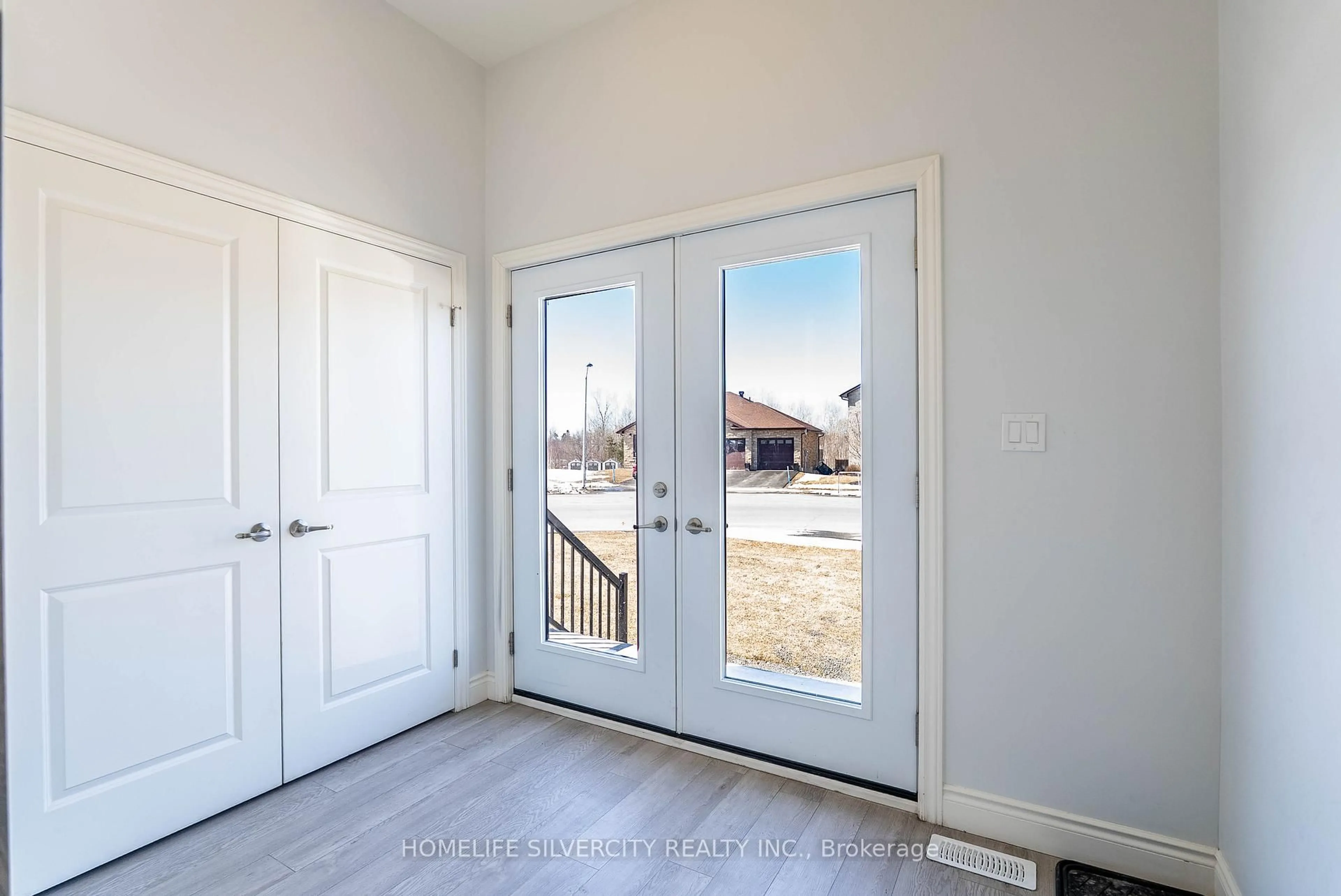 Indoor entryway for 174 Jeanine St, Sudbury Remote Area Ontario P3B 0E8