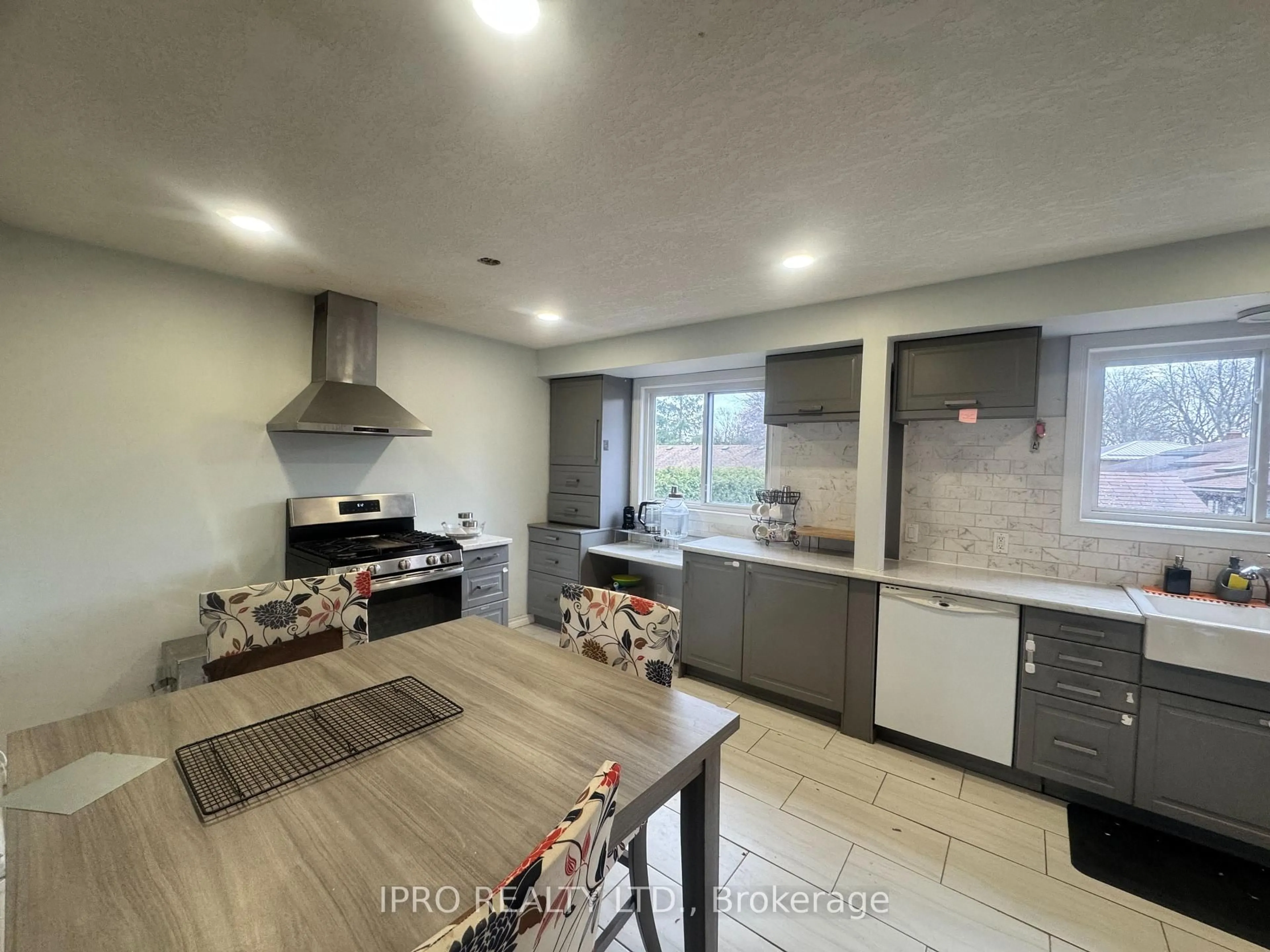 Open concept kitchen, unknown for 4 Breckenridge Cres, London South Ontario N6E 1H7
